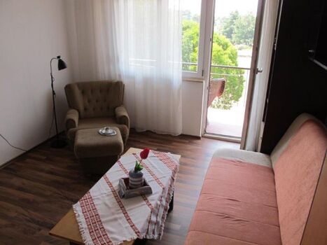 Wohnzimmer mit Balkon