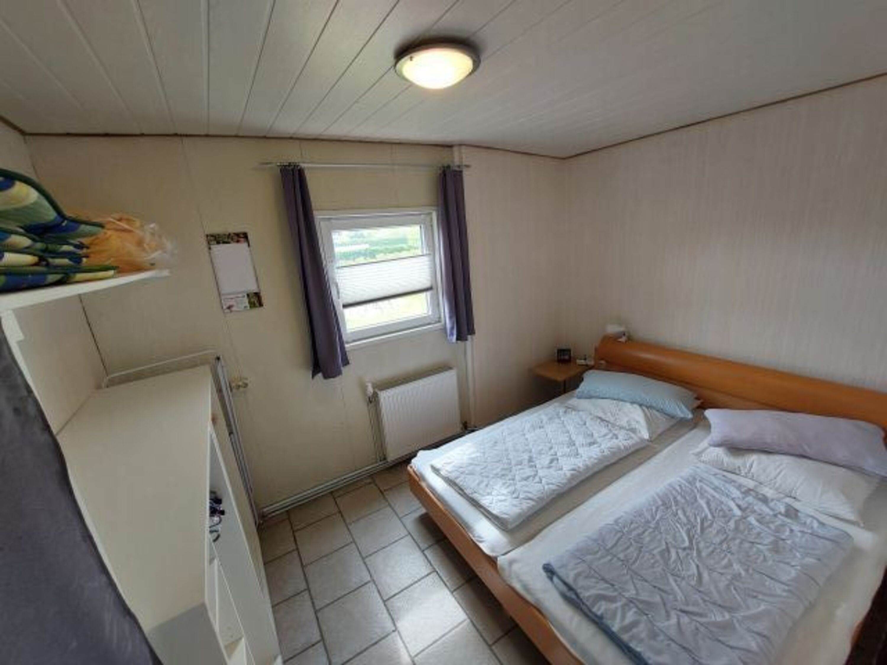 Schlafzimmer 1