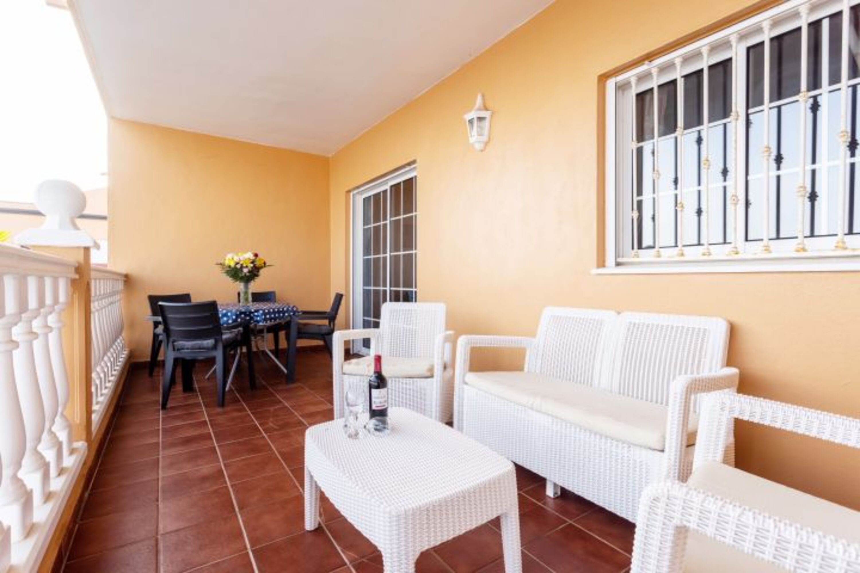 Die grosse überdachte Terrasse