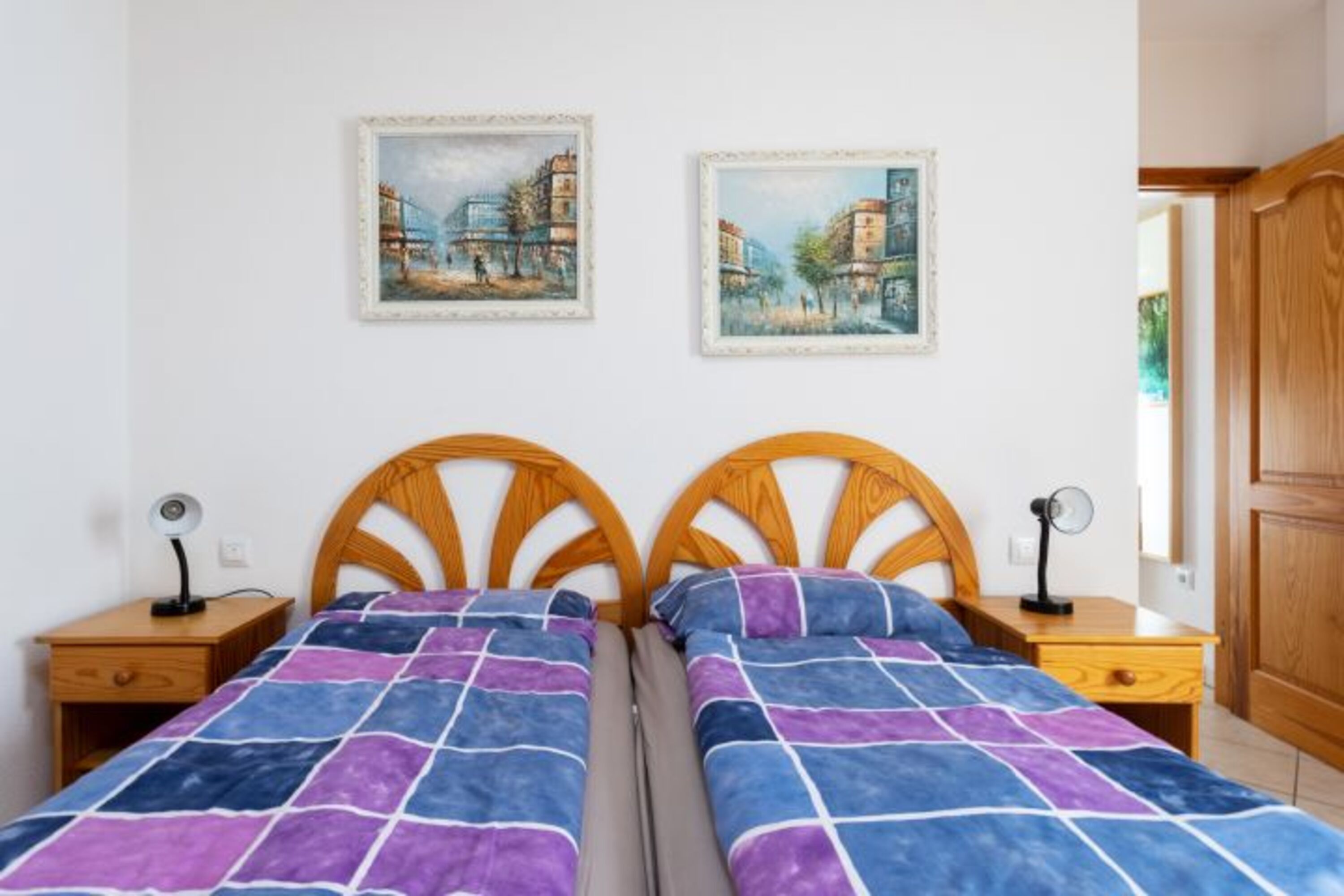 grosses helles Schlafzimmer