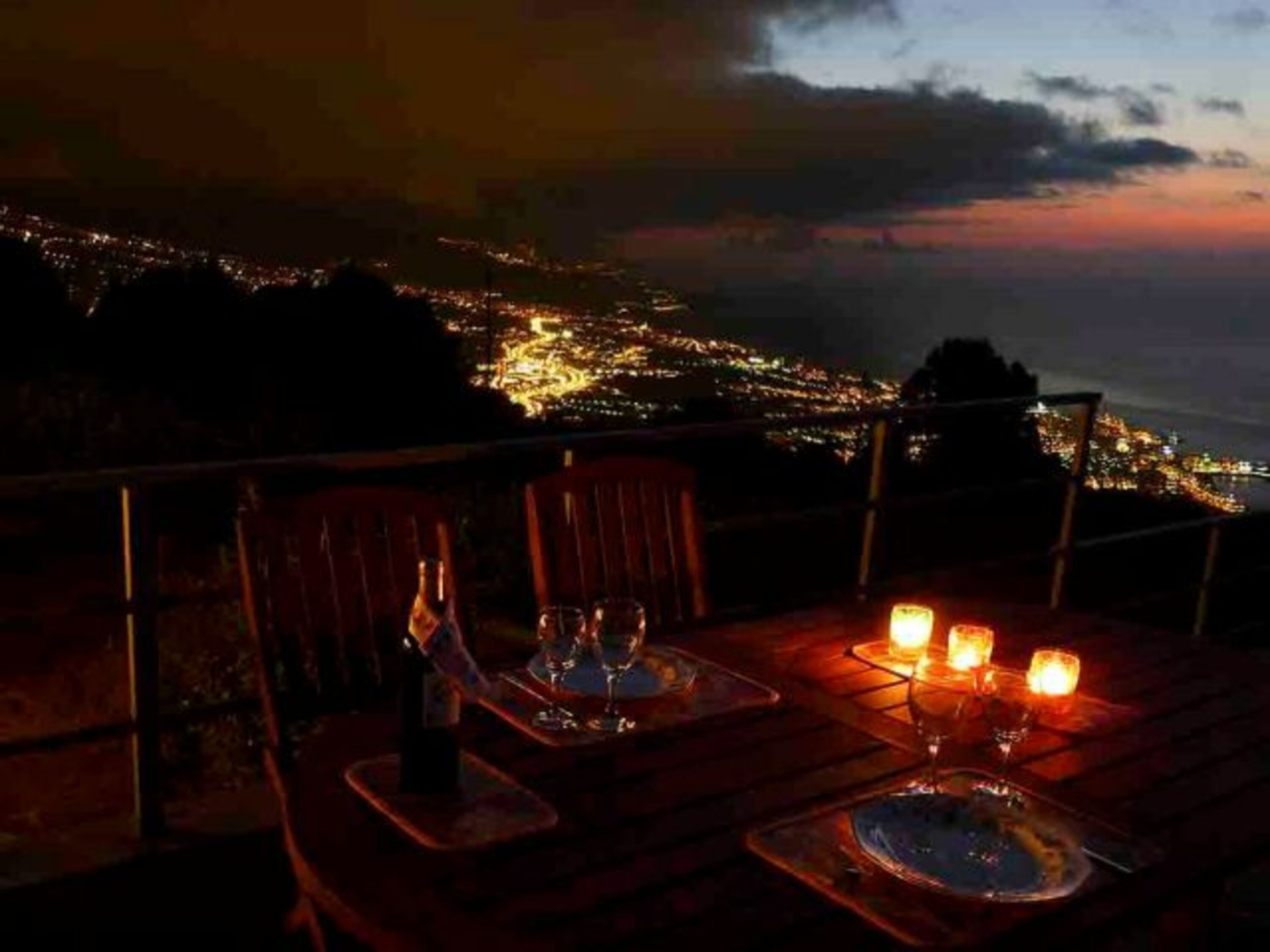 Abend-Romantik über dem Meer