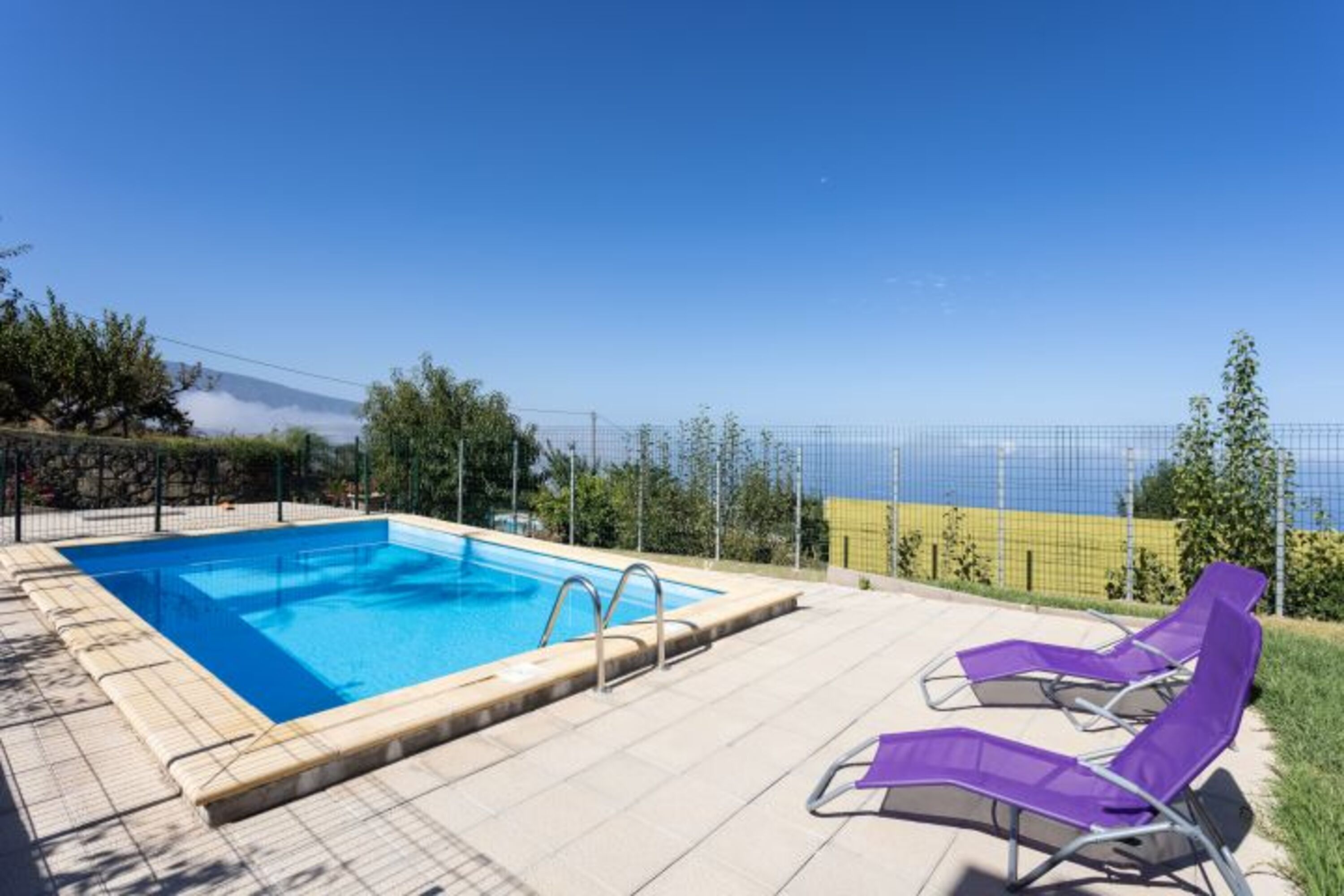 ein Pooltag in der Sonne