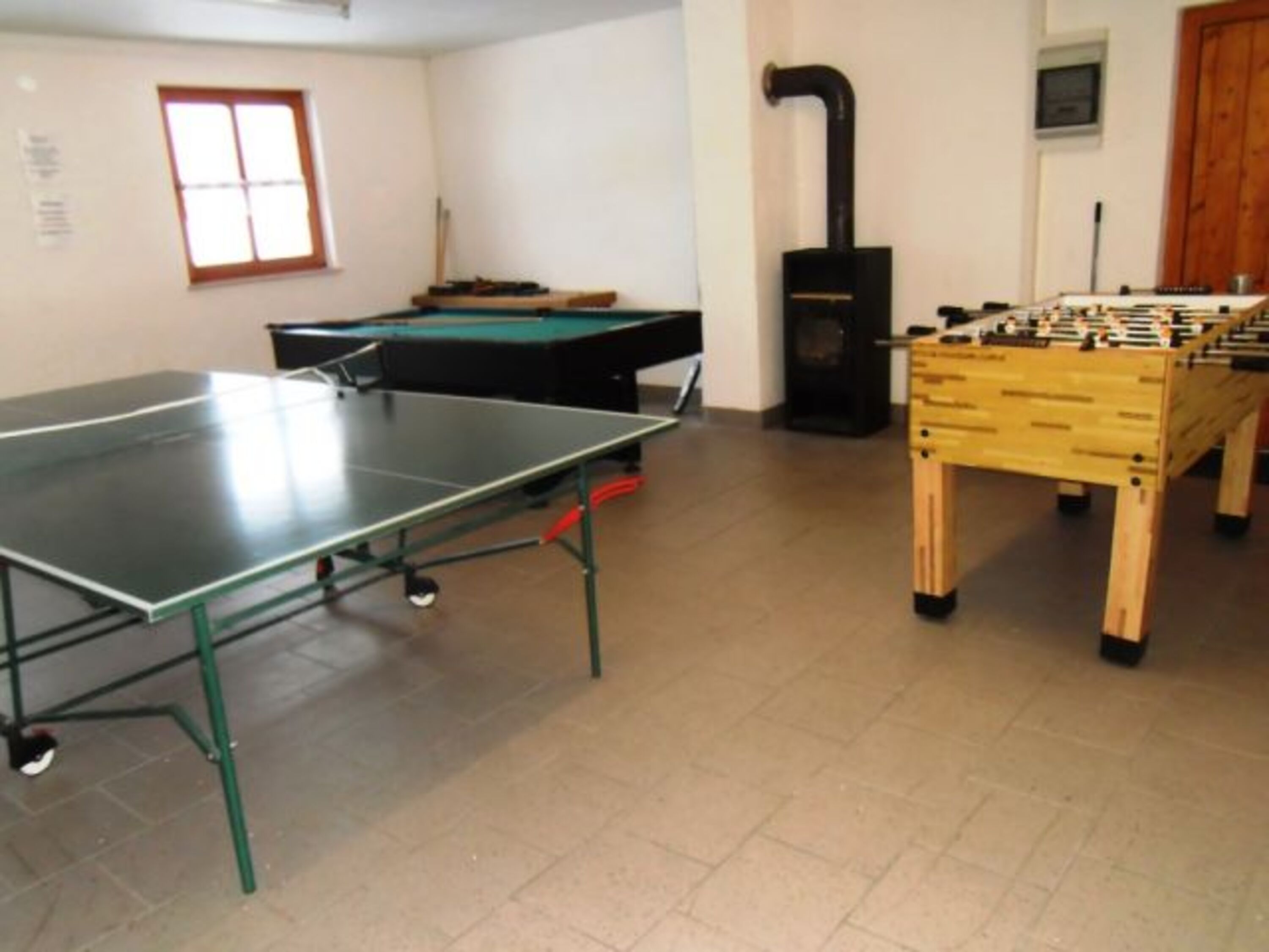 Billard, Tischtennis und Fußballkicker kostenlos