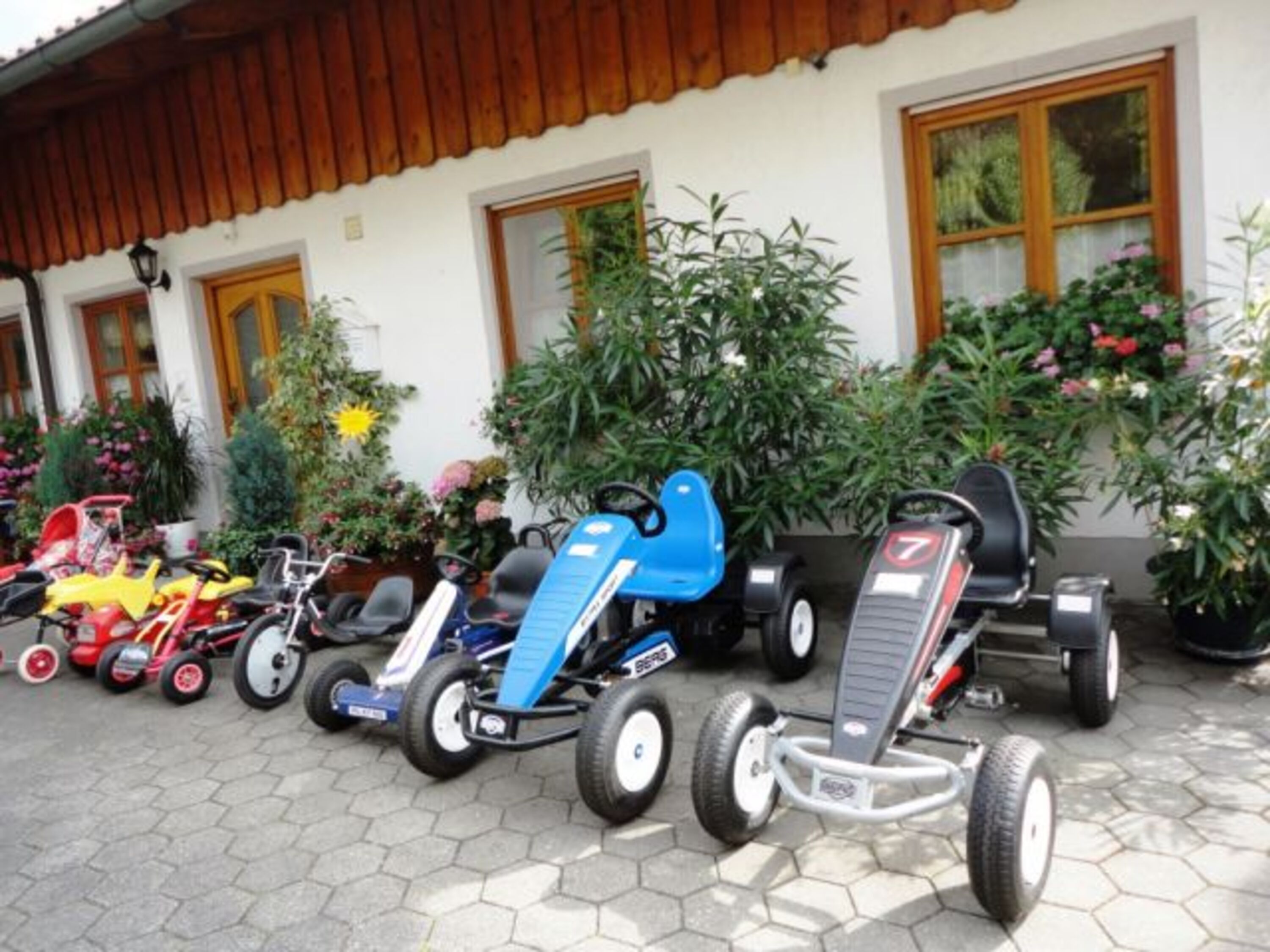 Go-Karts, Kinder-Trikes, Ki.-Fahrräder, -Traktor und -Dreirad kostenlos