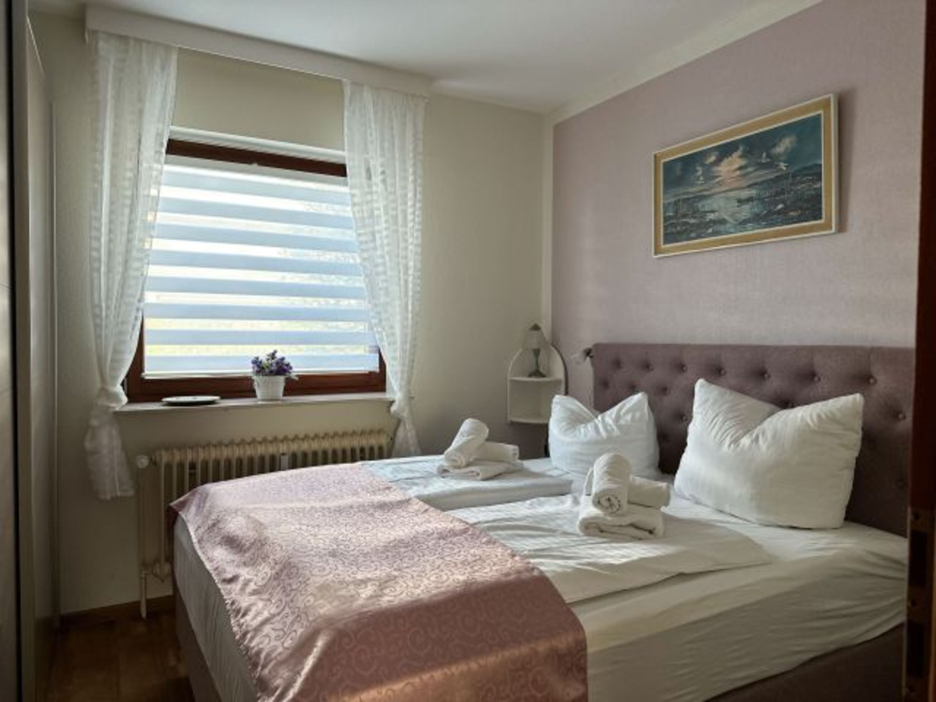 Schlafzimmer mit Doppelbett