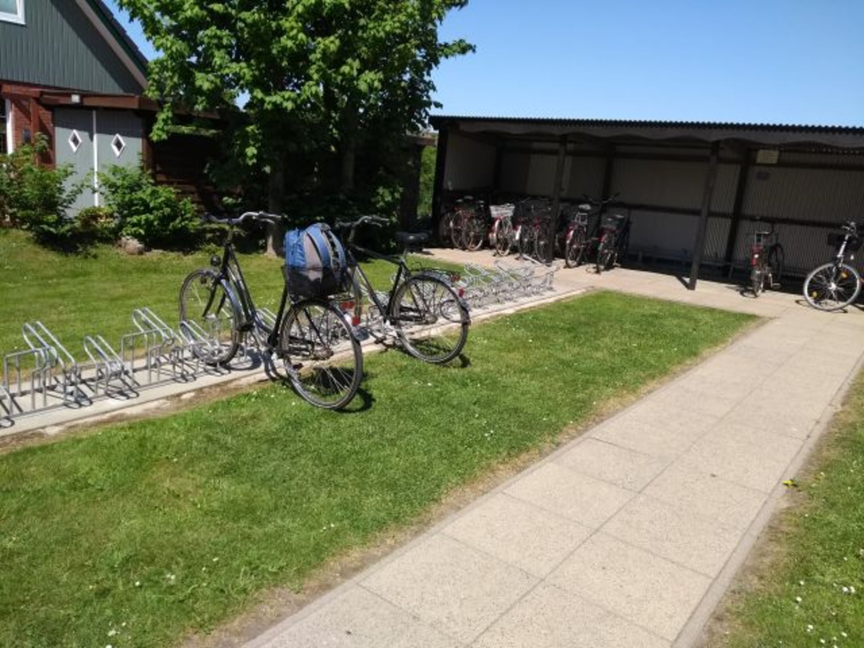 großzügige Fahrradabstellmöglichkeiten