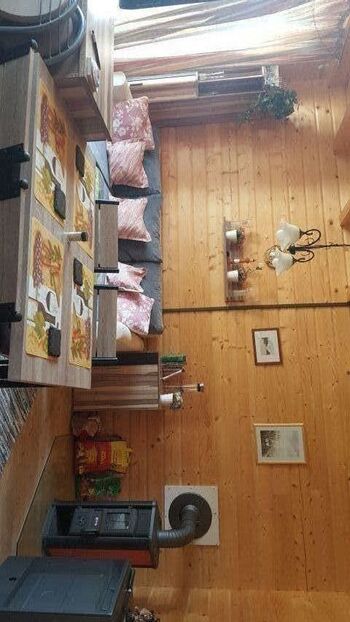 Wohnbereich mit Zugang zur Terrasse