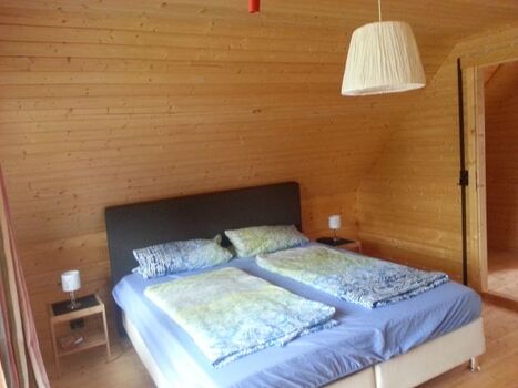 Doppelbettzimmer mit Balkon und Sat-TV