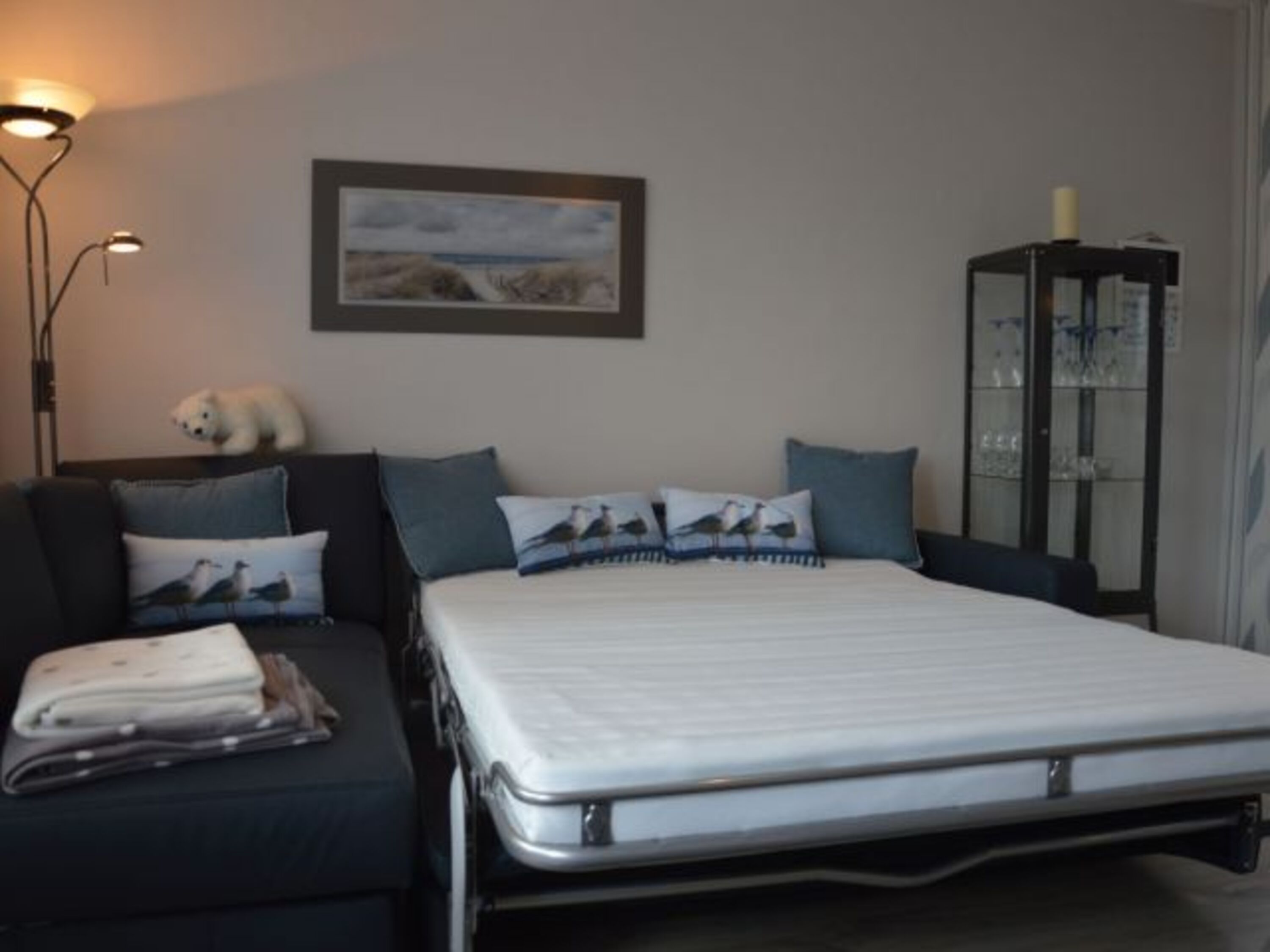 Wohnzimmer mit Schlafsofa