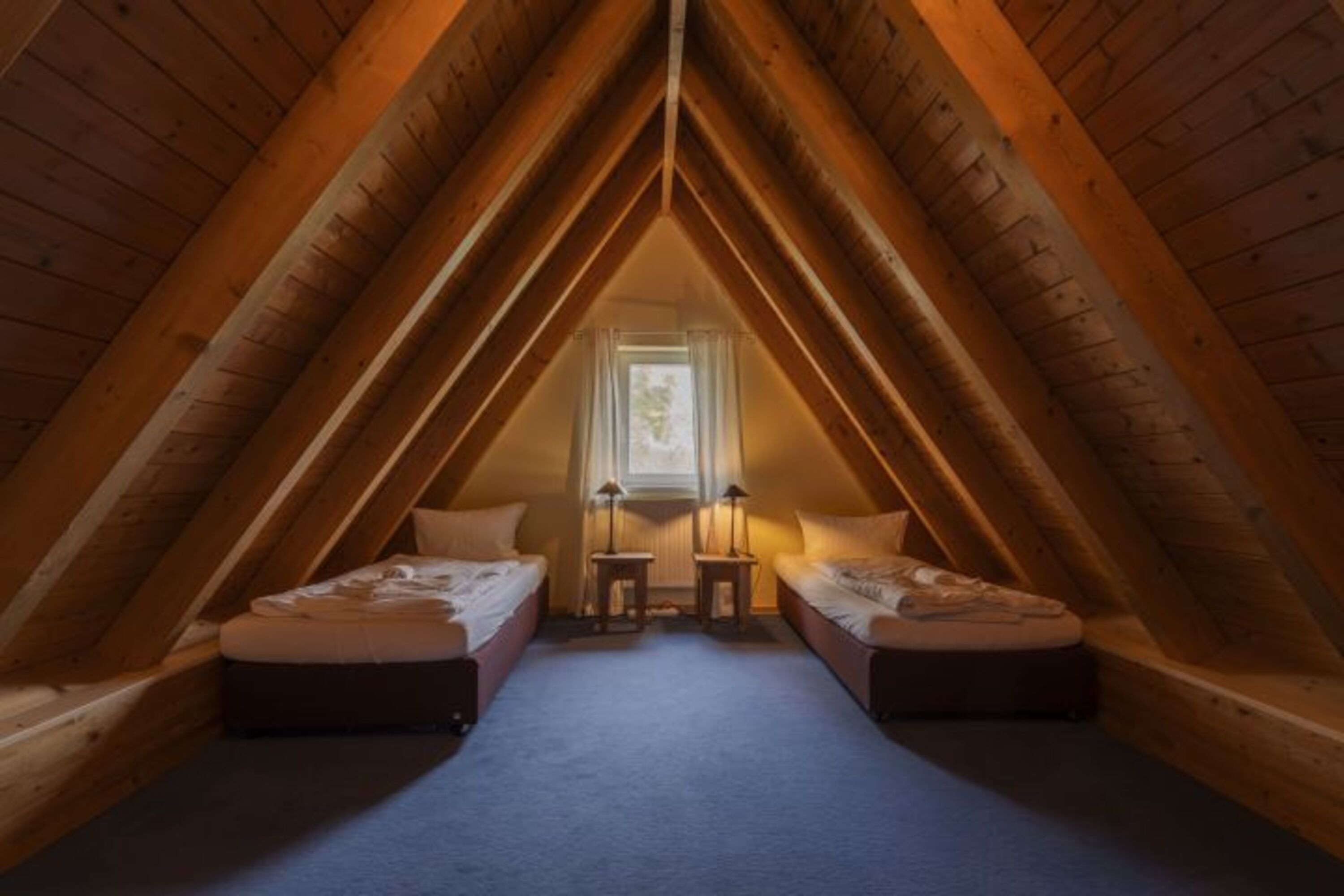 Haus Kranich - Aufbettung auf dem Spitzboden mit 2 Einzelbetten und 1 Schlafcouch