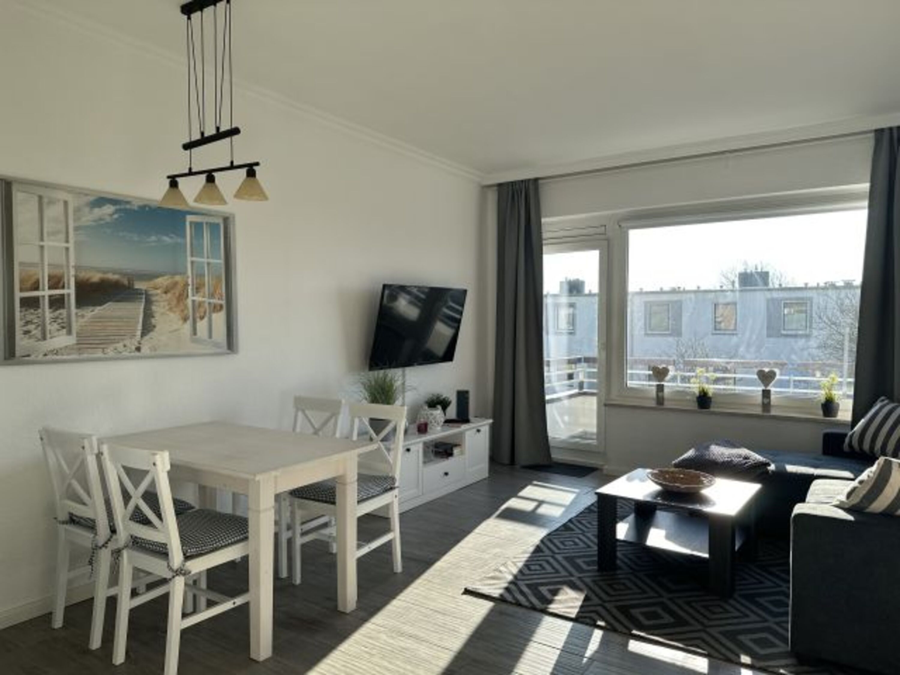 Wohnzimmer mit Esstisch