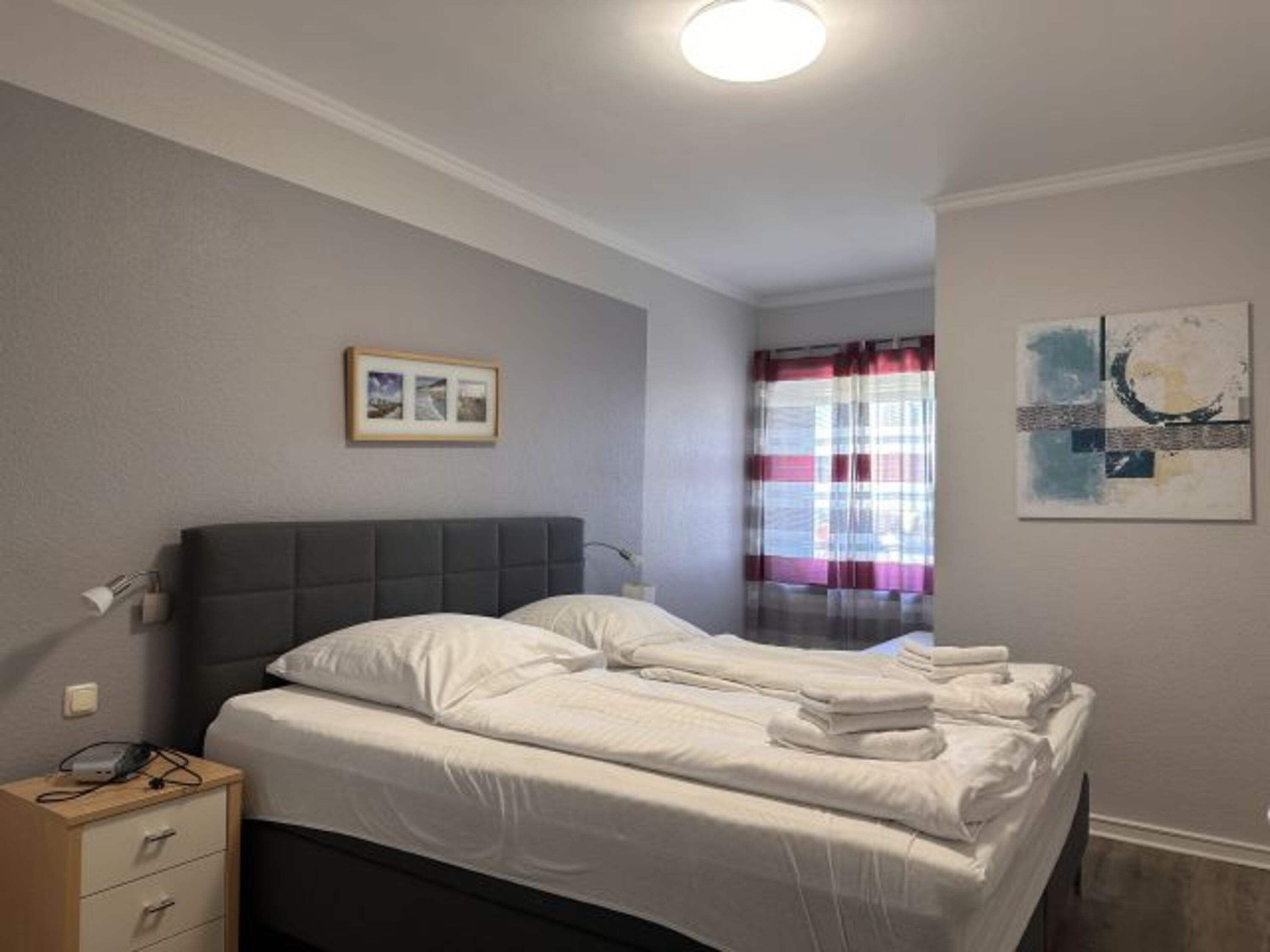 Schlafzimmer mit Doppelbett