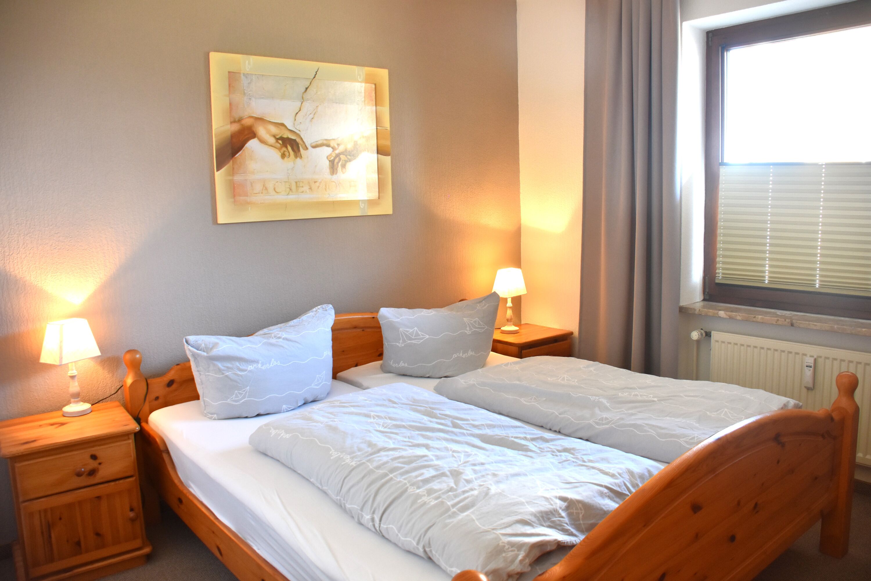 Schlafzimmer mit Doppelbett