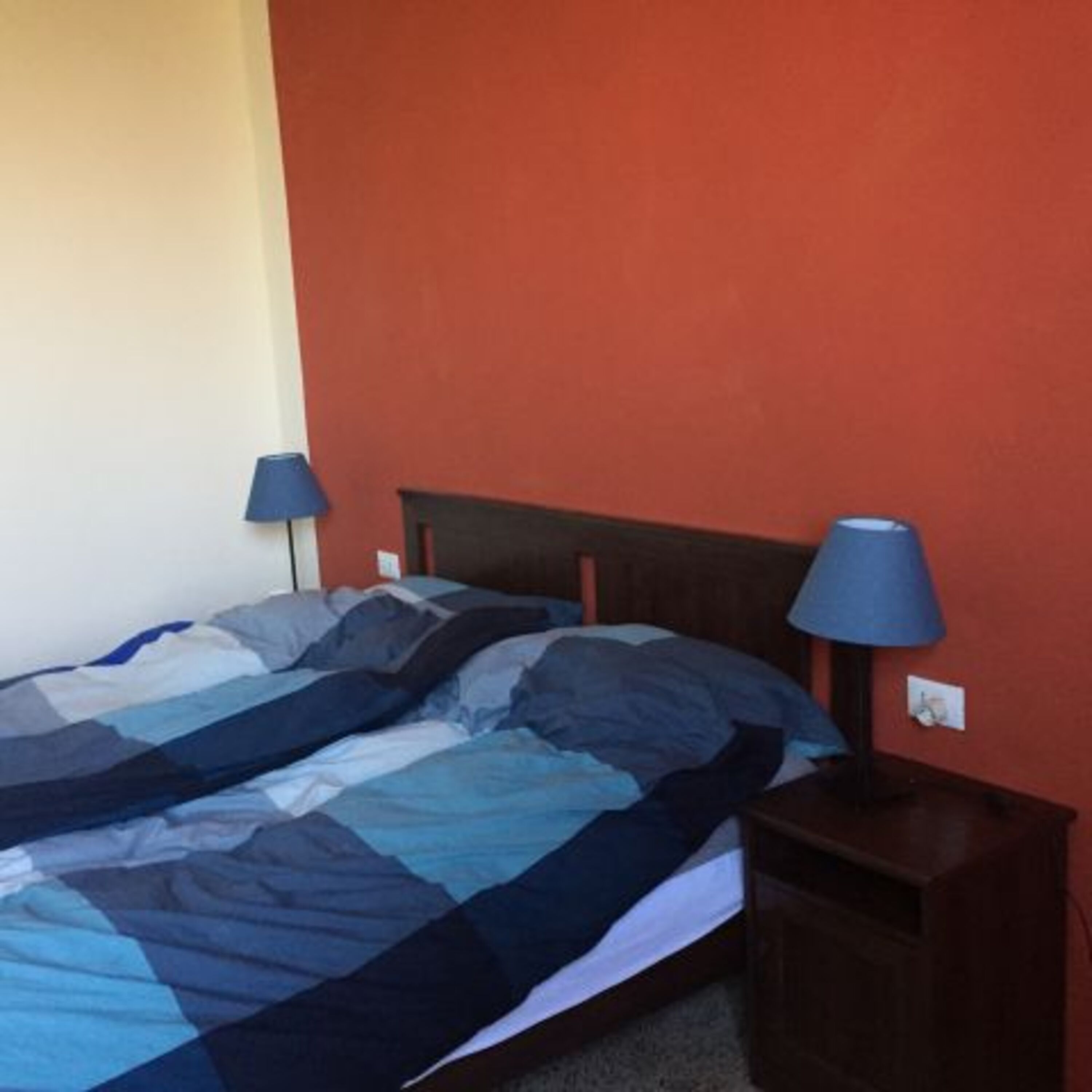 Schlafzimmer mit Doppelbett