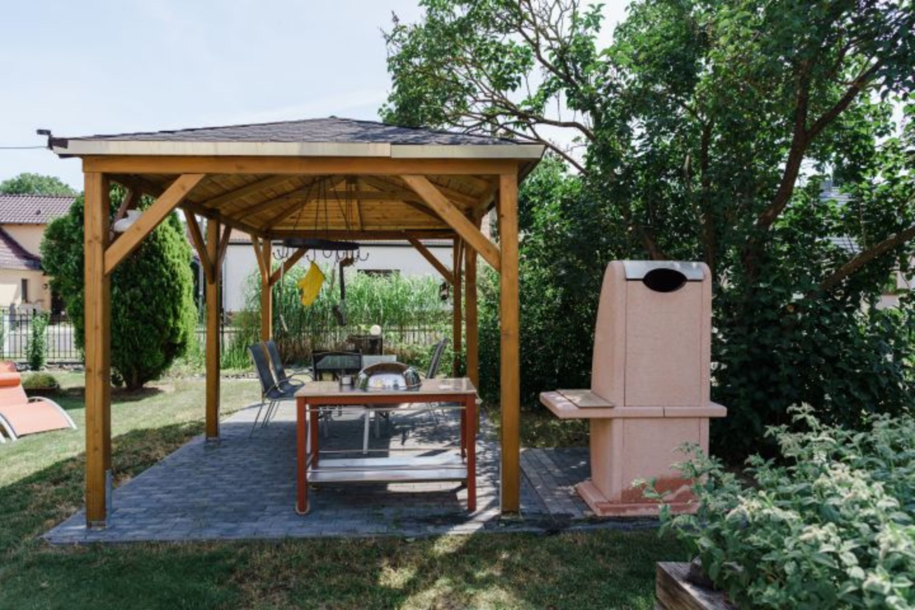 Pavillon mit Grillkamin