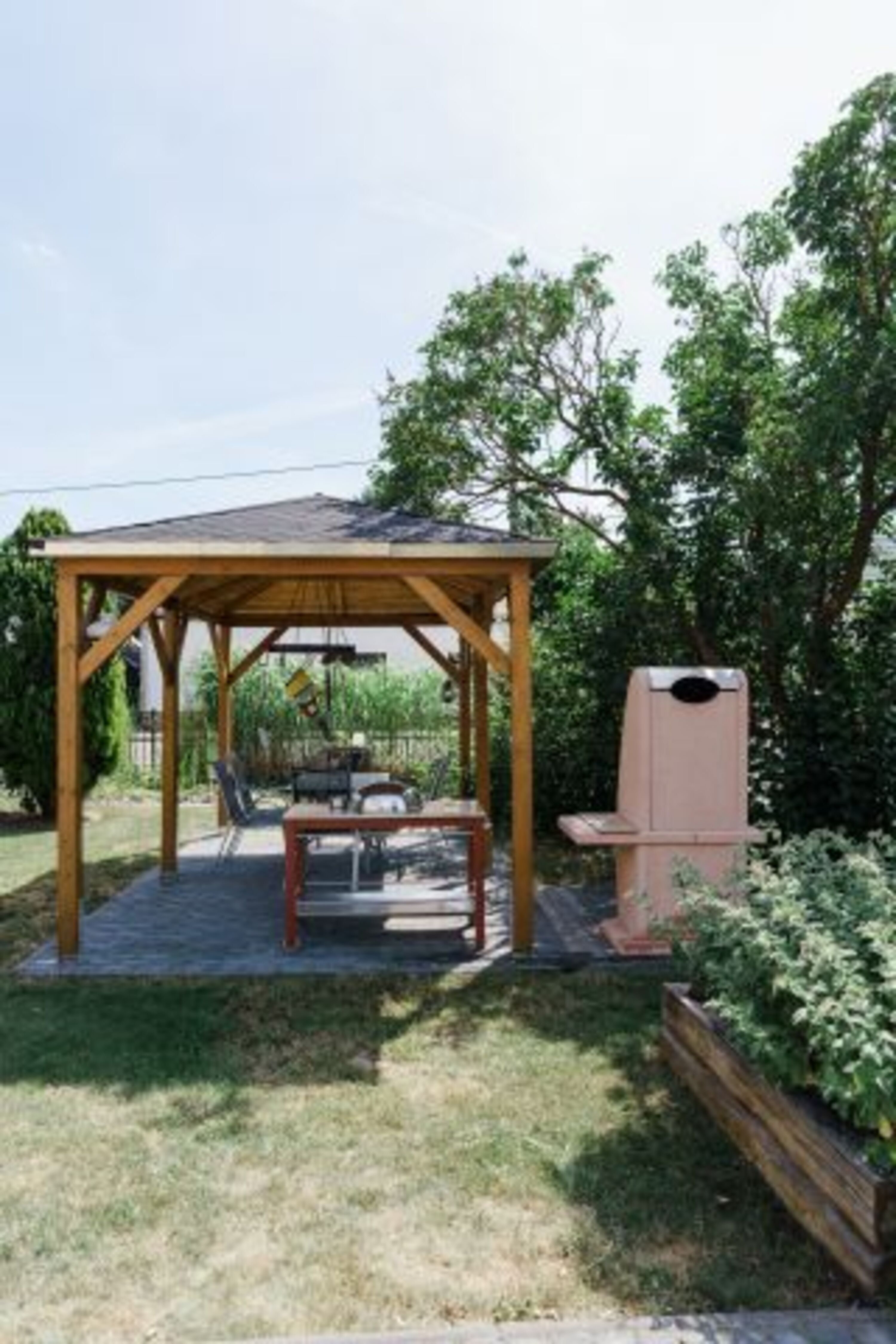Pavillon mit Grillkamin