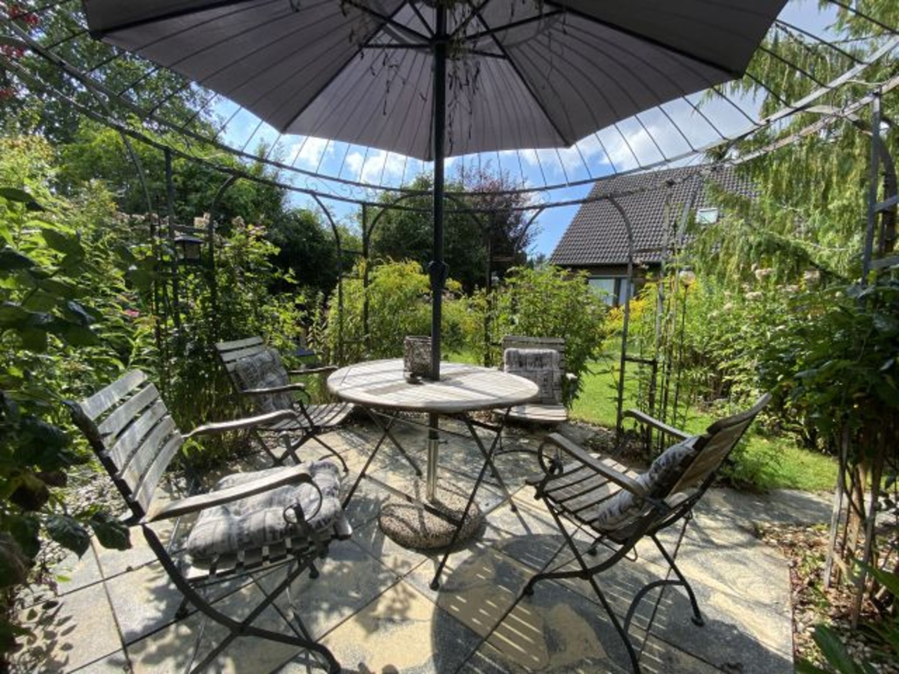 Terrasse am Gartenteich 
