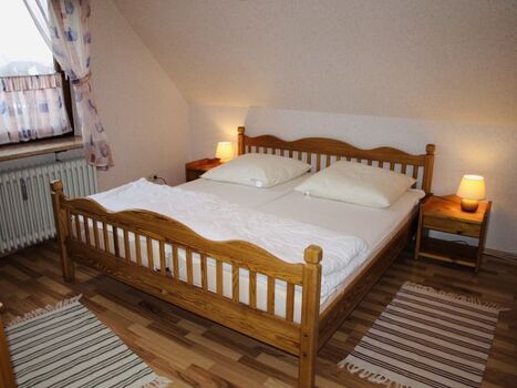 Schlafzimmer 1