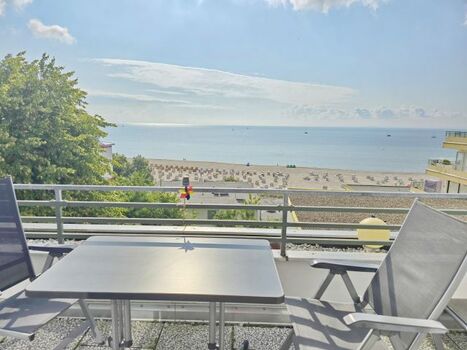 Genießen Sie die Sonne auf dem Balkon und den phantastischen Blick auf die Ostsee.