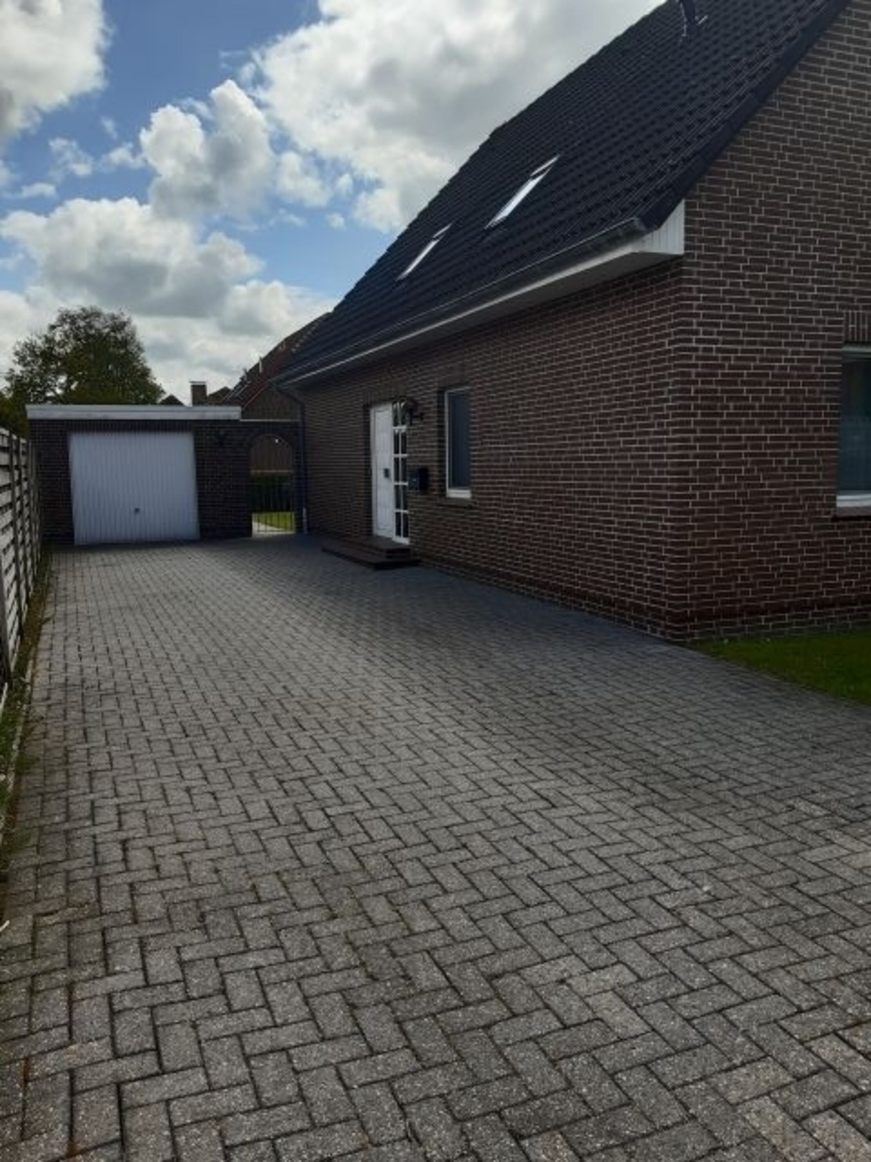 Einfahrt - Garage