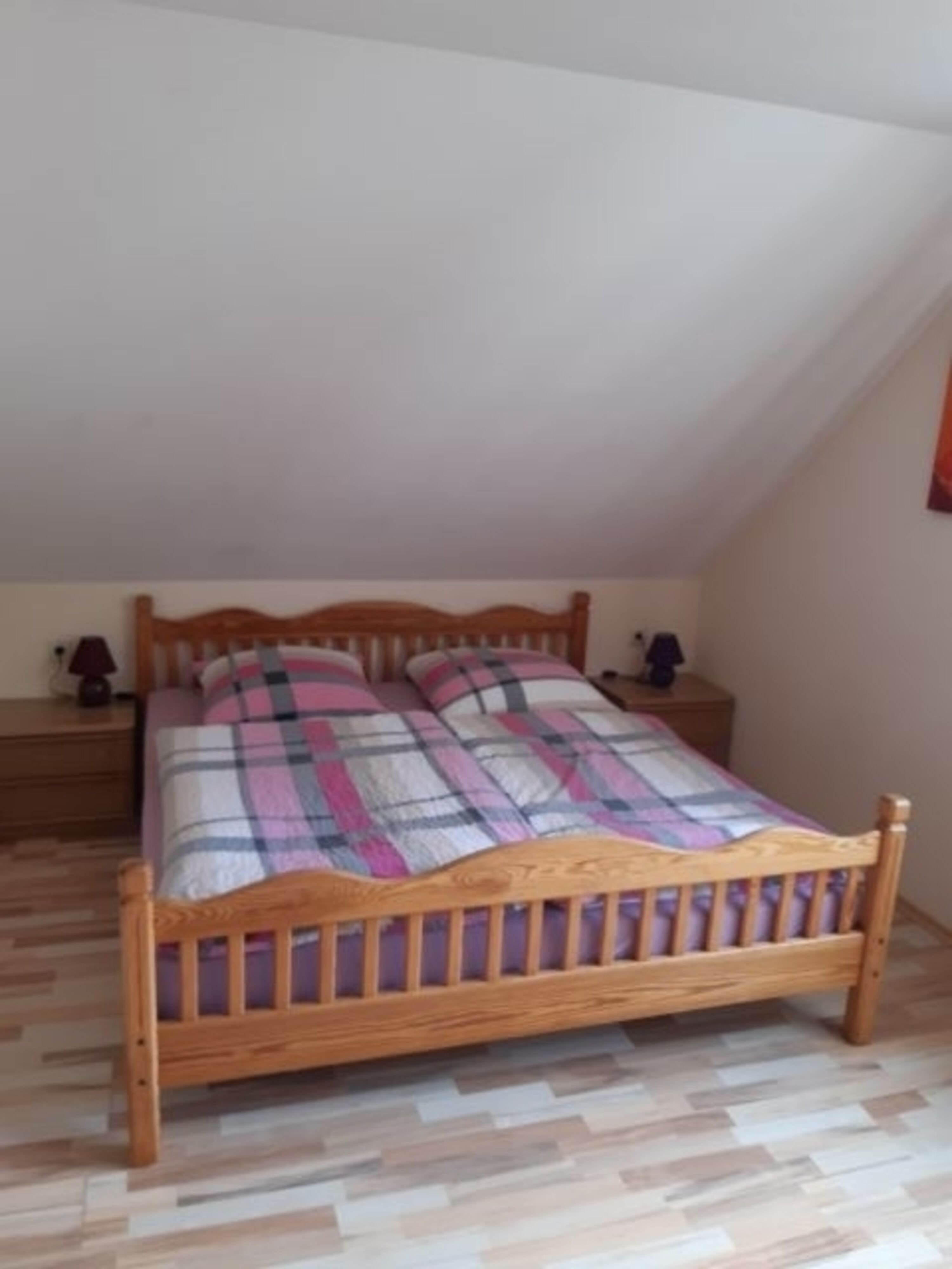 Schlafzimmer mit Doppelbett