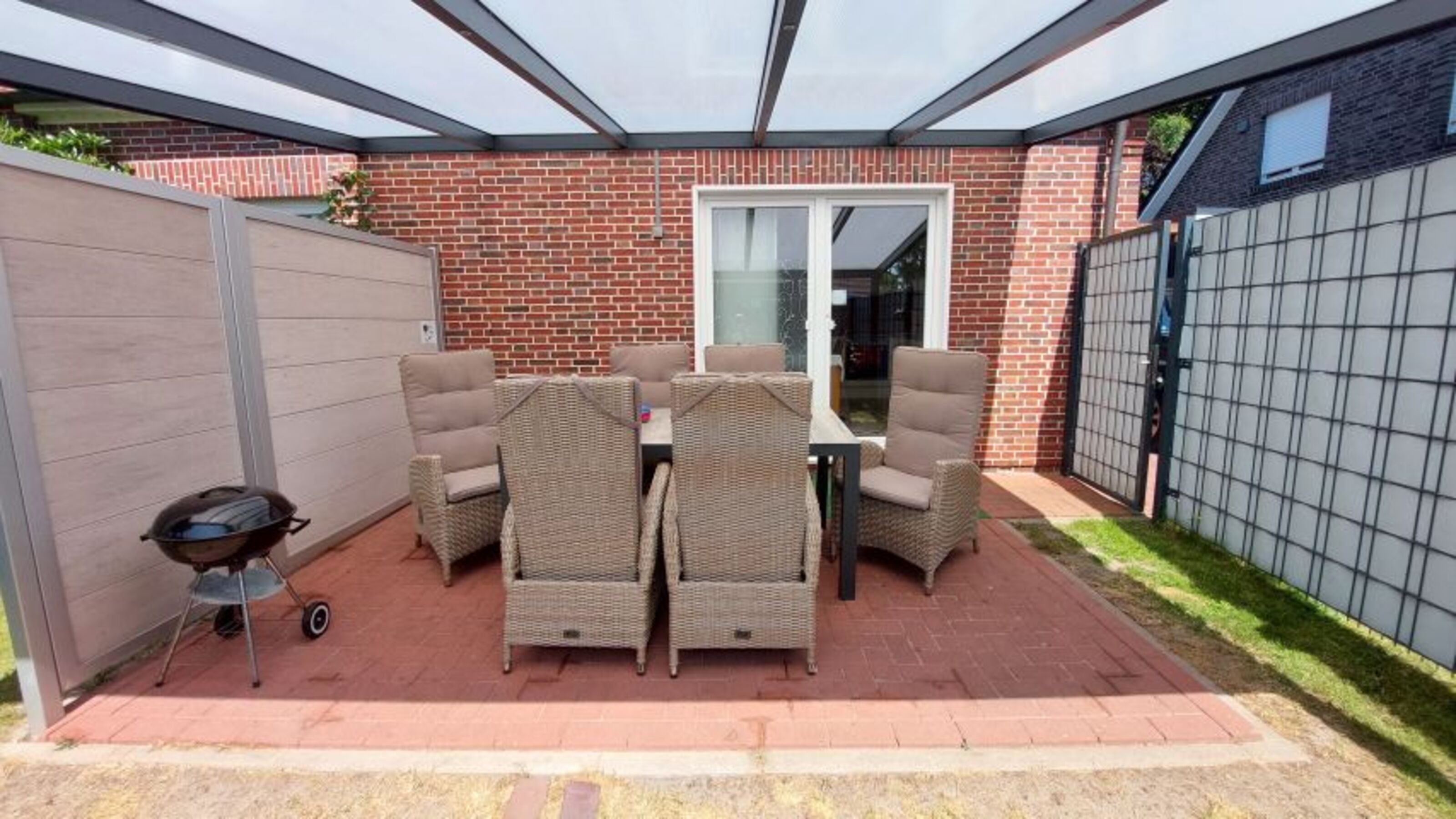 Terrasse mit Überdachung