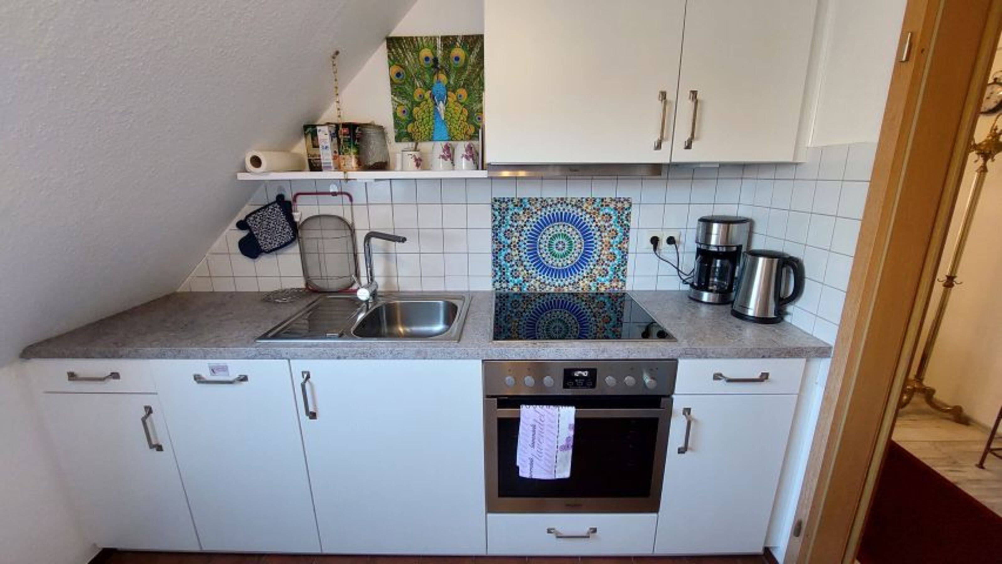 Neue Einbauküche mit Geschirrspüler, Mikrowelle, ***Fach