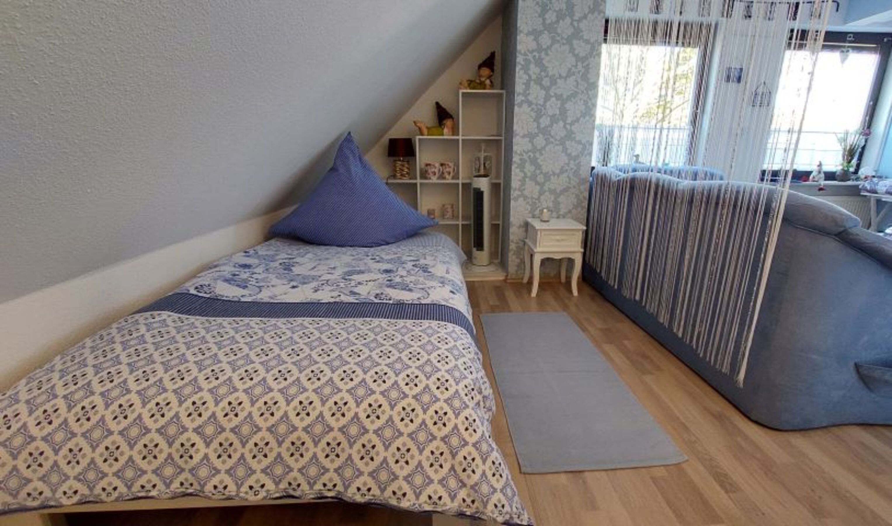 Schlafbereich Bett 1,00 x 2,00 (noch Platz für Kinderreisebett)