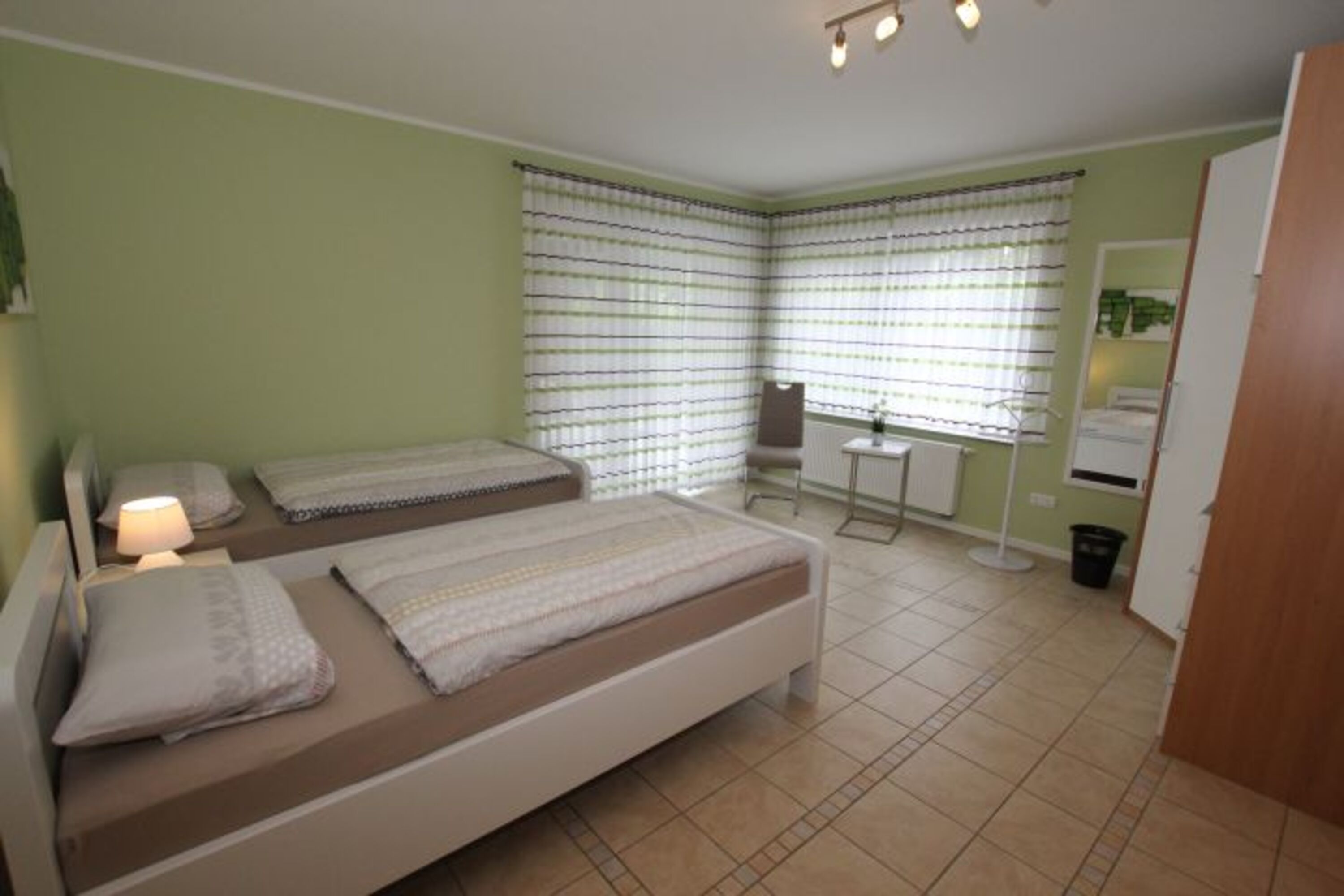 Schlafzimmer 1