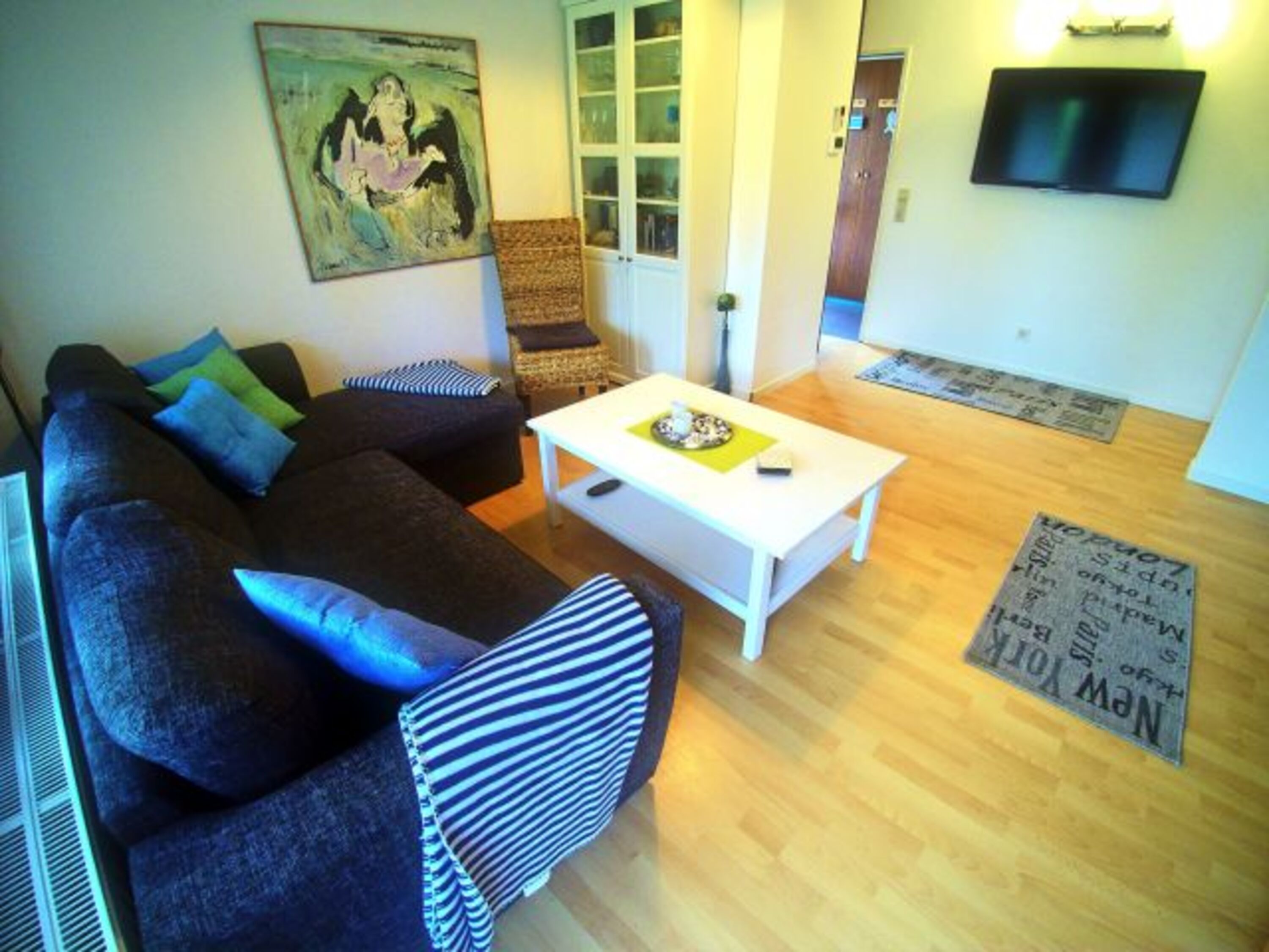 Wohnzimmer mit großem TV
