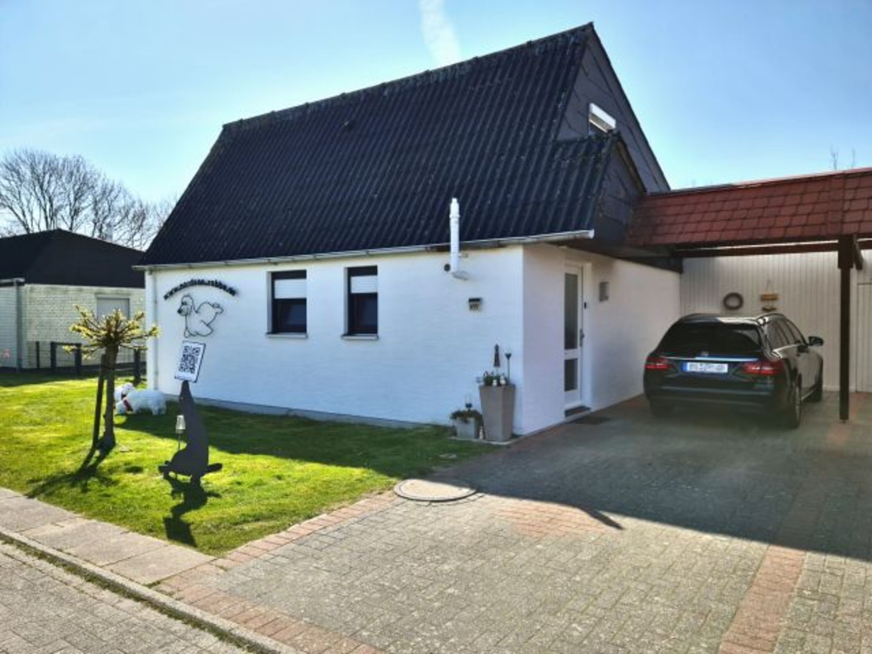 Mit Carport weiterem Parkplatz