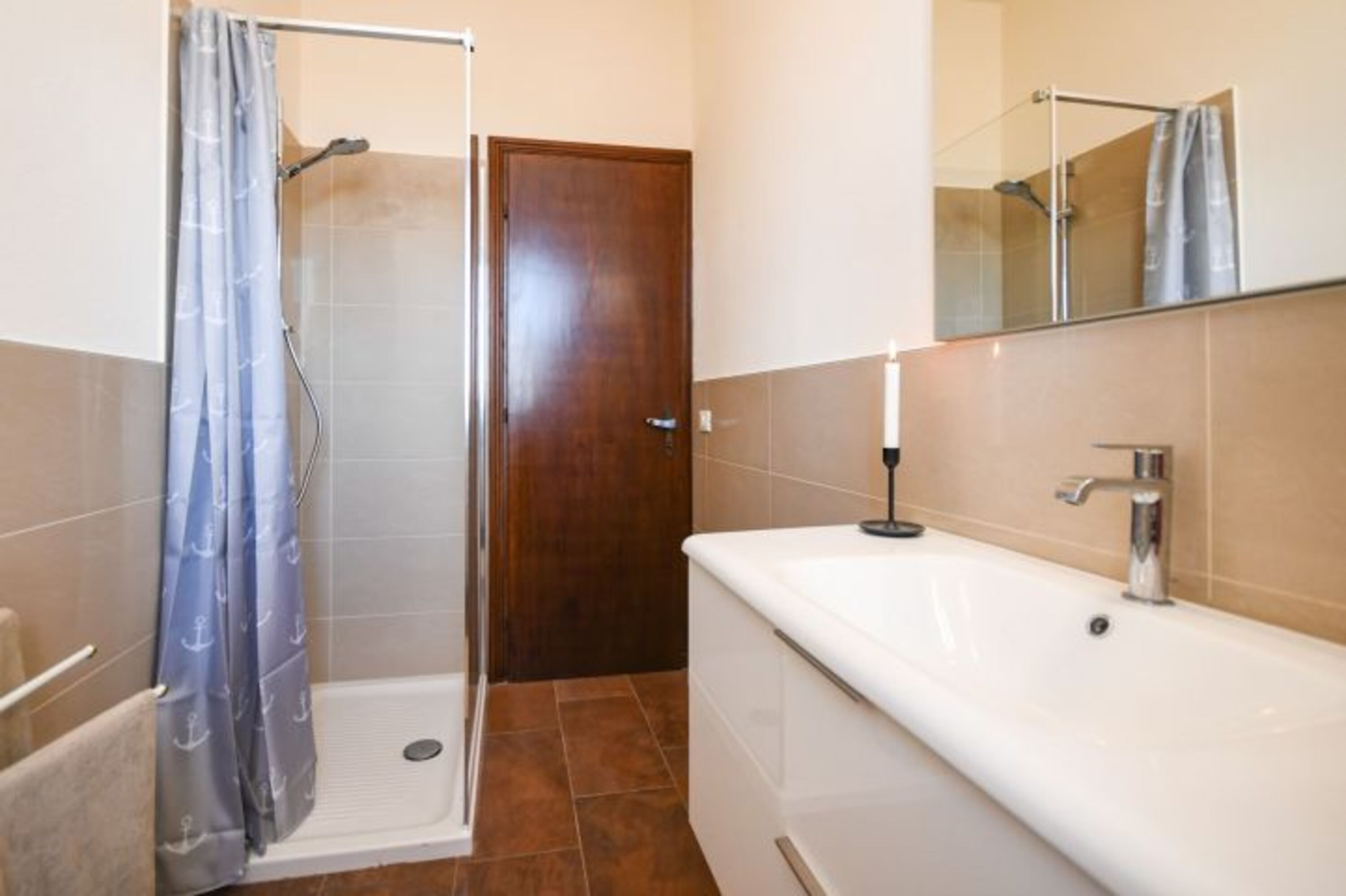 Badezimmer mit Dusche