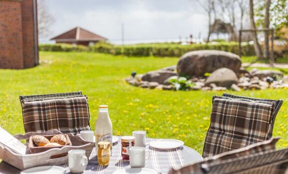 Frühstück mit Ostseeblick auf der eigenen Terrasse