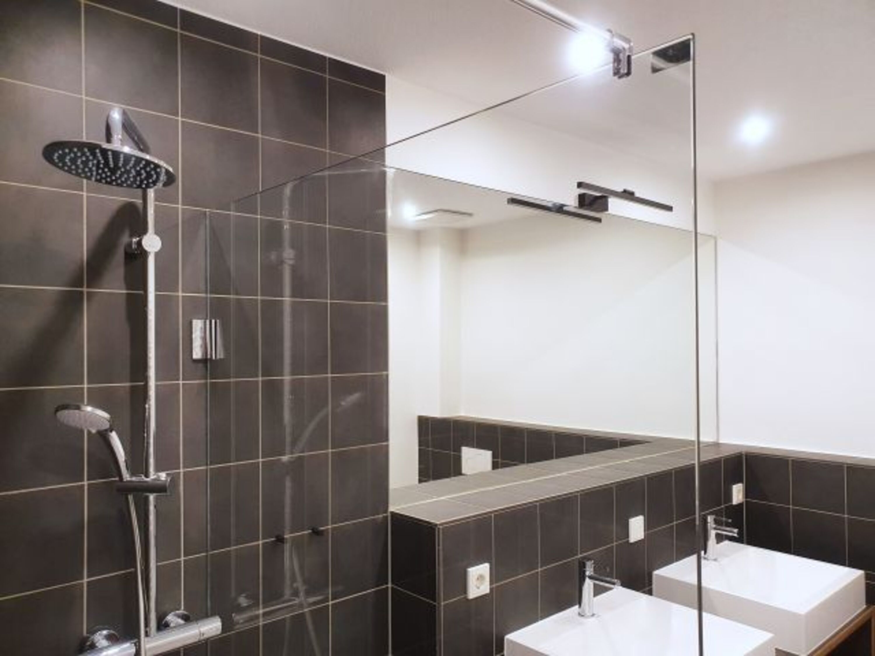Neues Bad mit ebenerdiger Dusche und WC