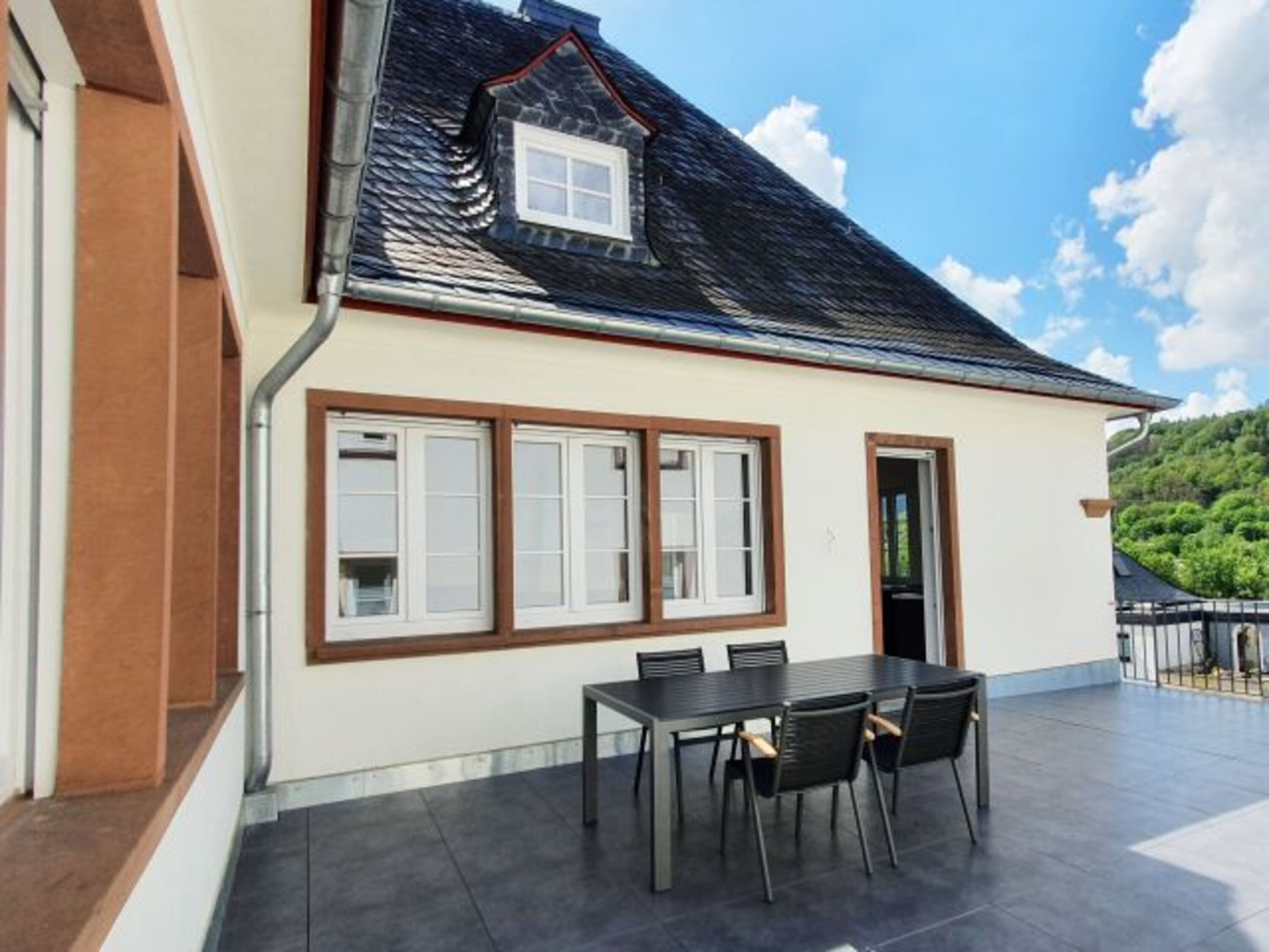 Große Terrasse ist nur für diese Ferienwohnung Burglay 2