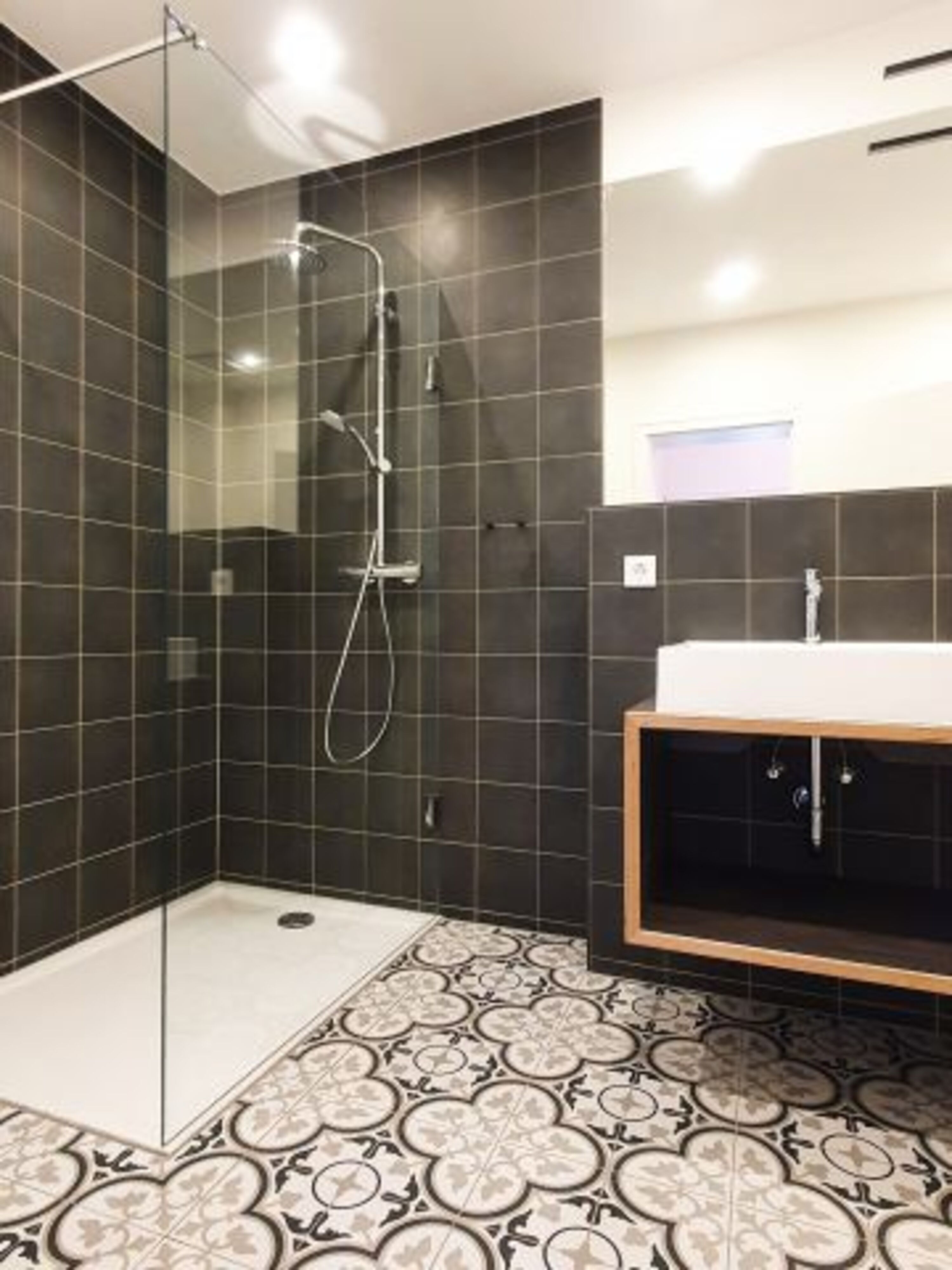 Luxusbad mit bodengleicher Dusche