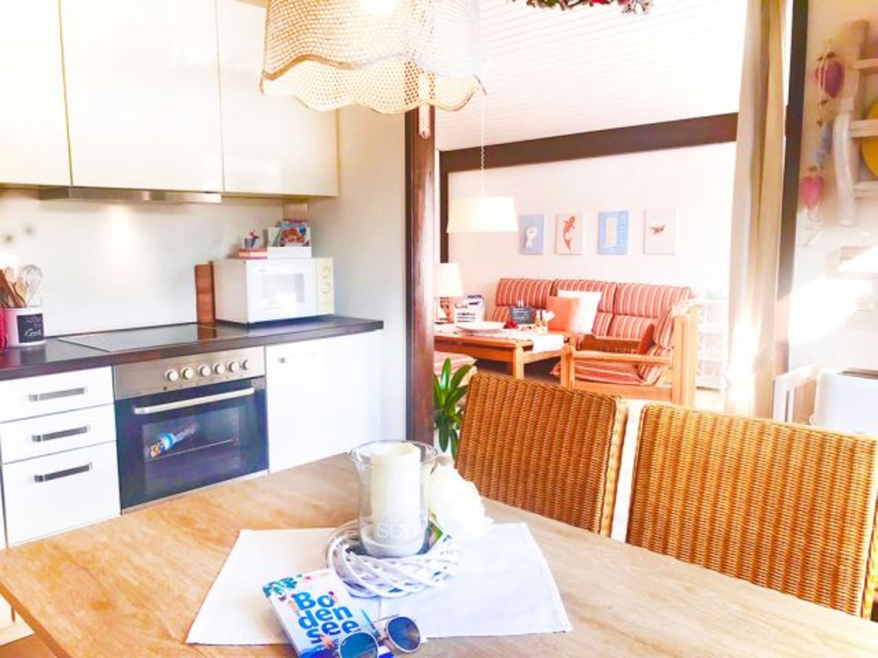 Offener Blick ins Wohnzimmer