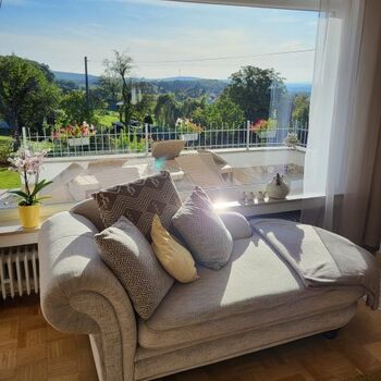 Blick aus dem Panoramafenster im Wohnzimmer