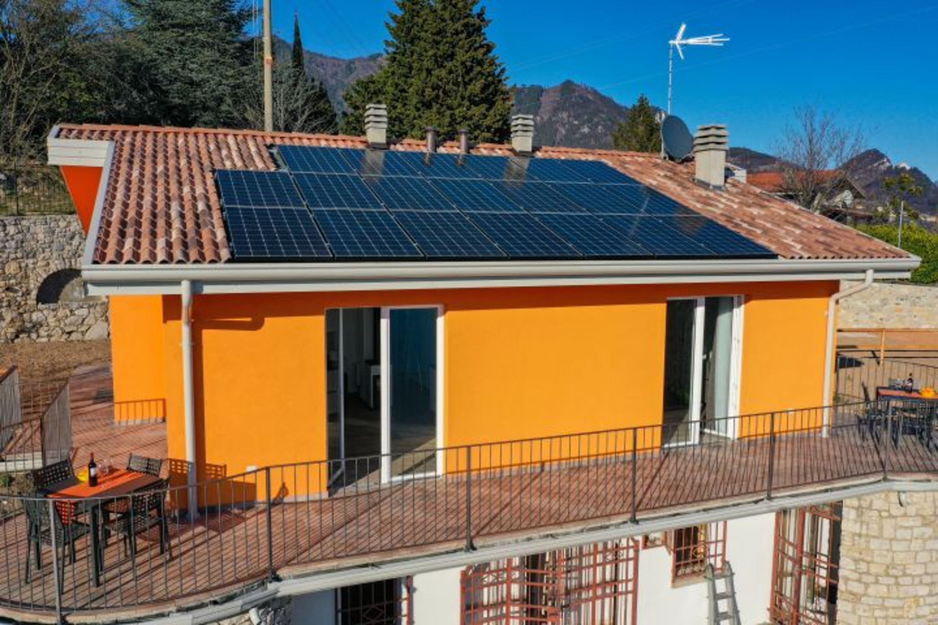 Orange House von draussen