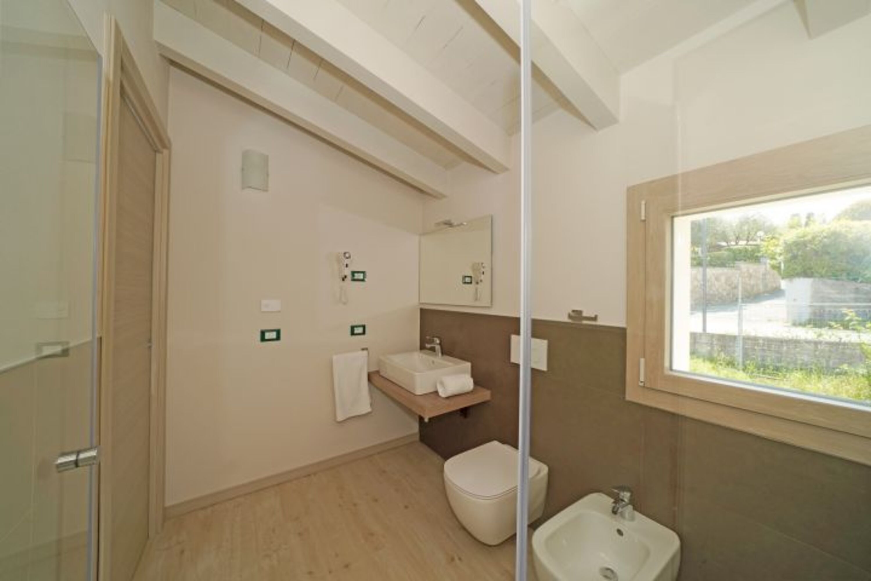 Moderne Badezimmer mit Dusche