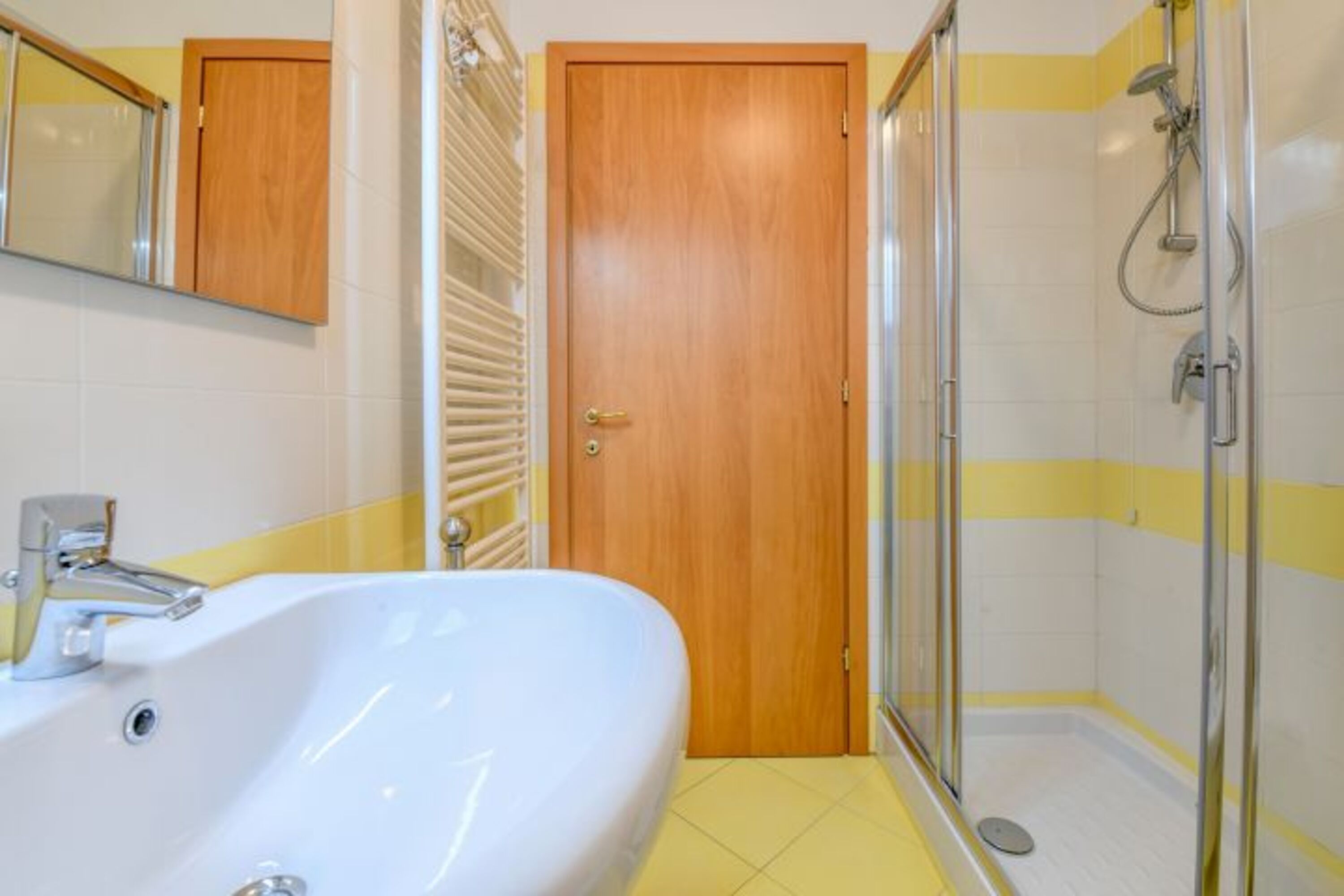 Badezimmer mit Dusche