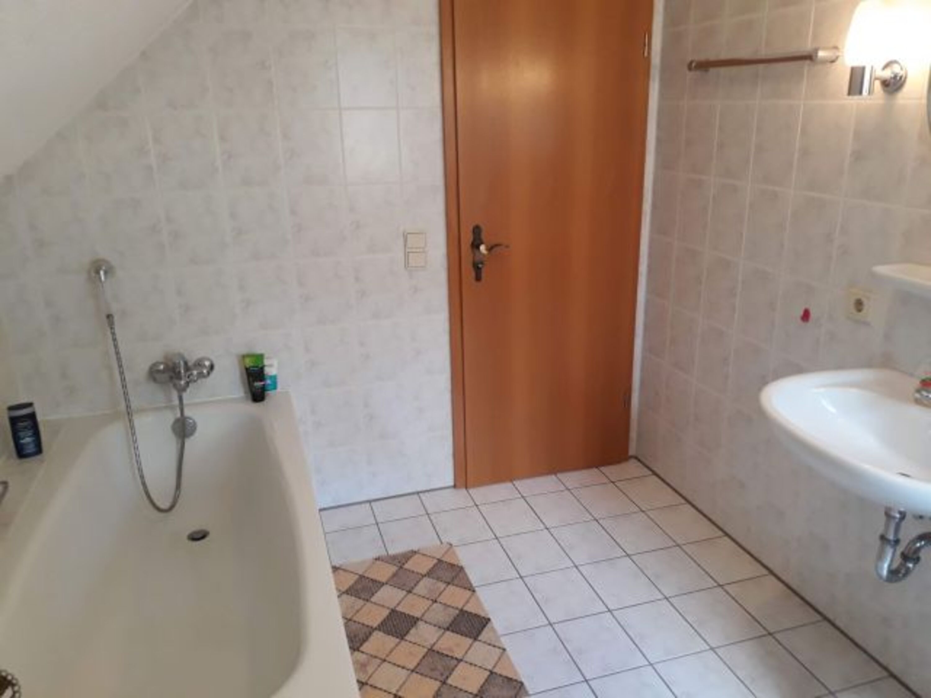 Badezimmer mit Wannenbad