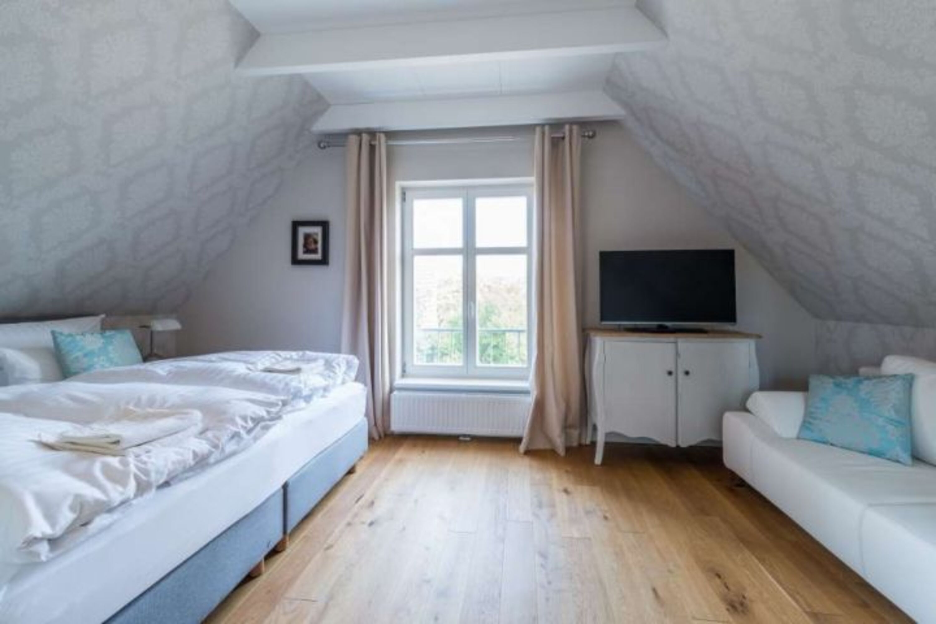 Schlafzimmer 1