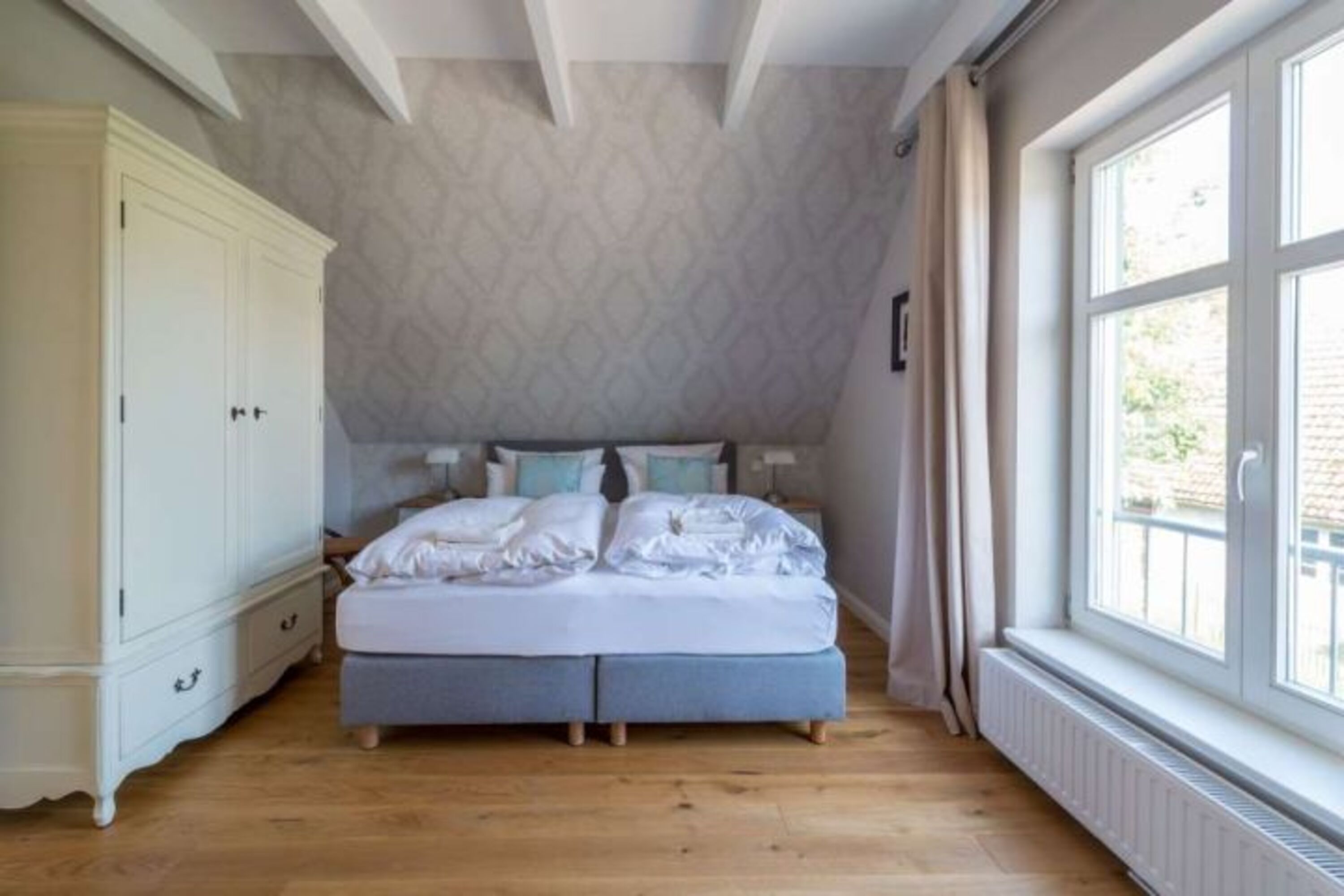 Schlafzimmer 1