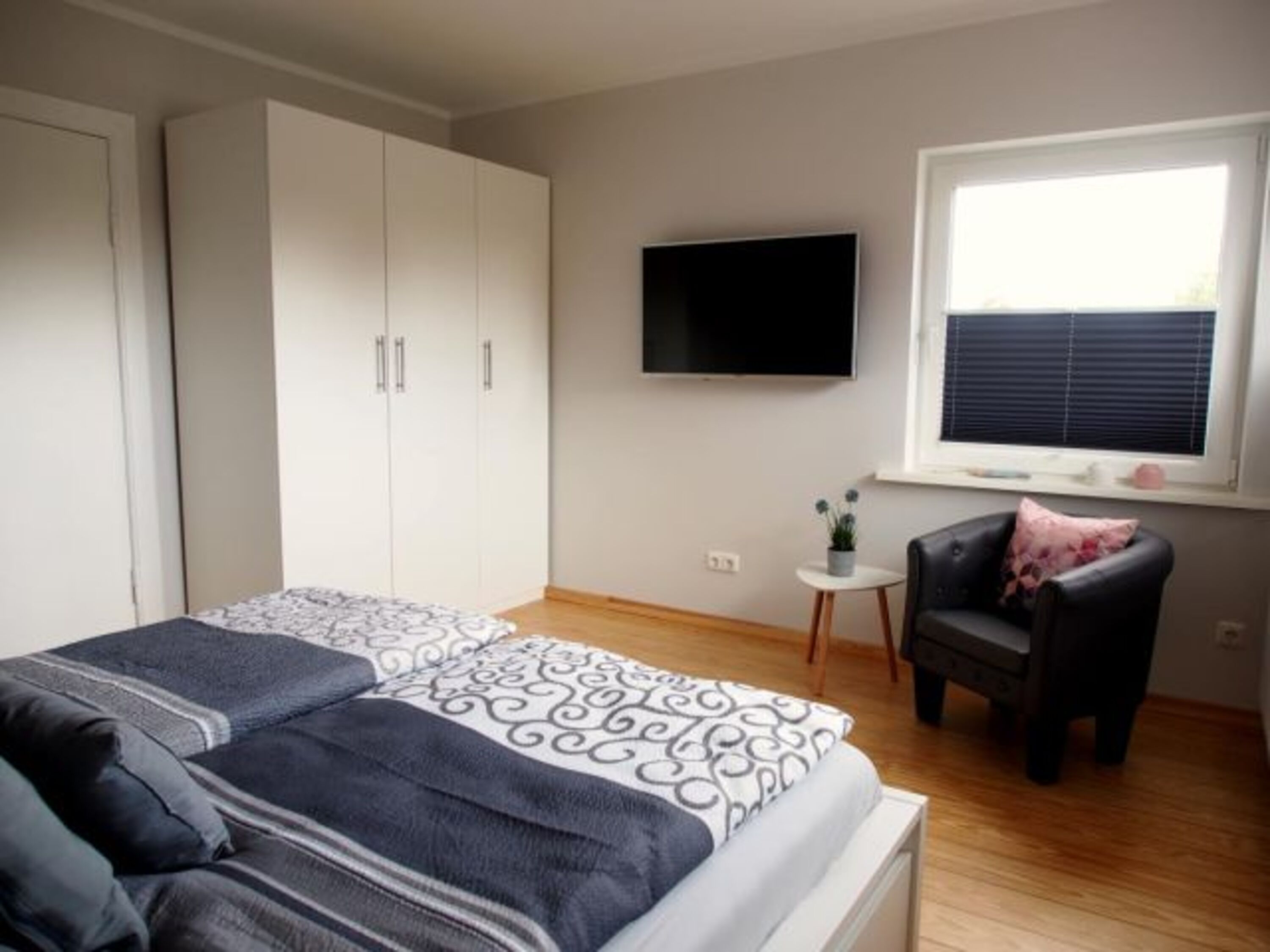 Schlafzimmer 1