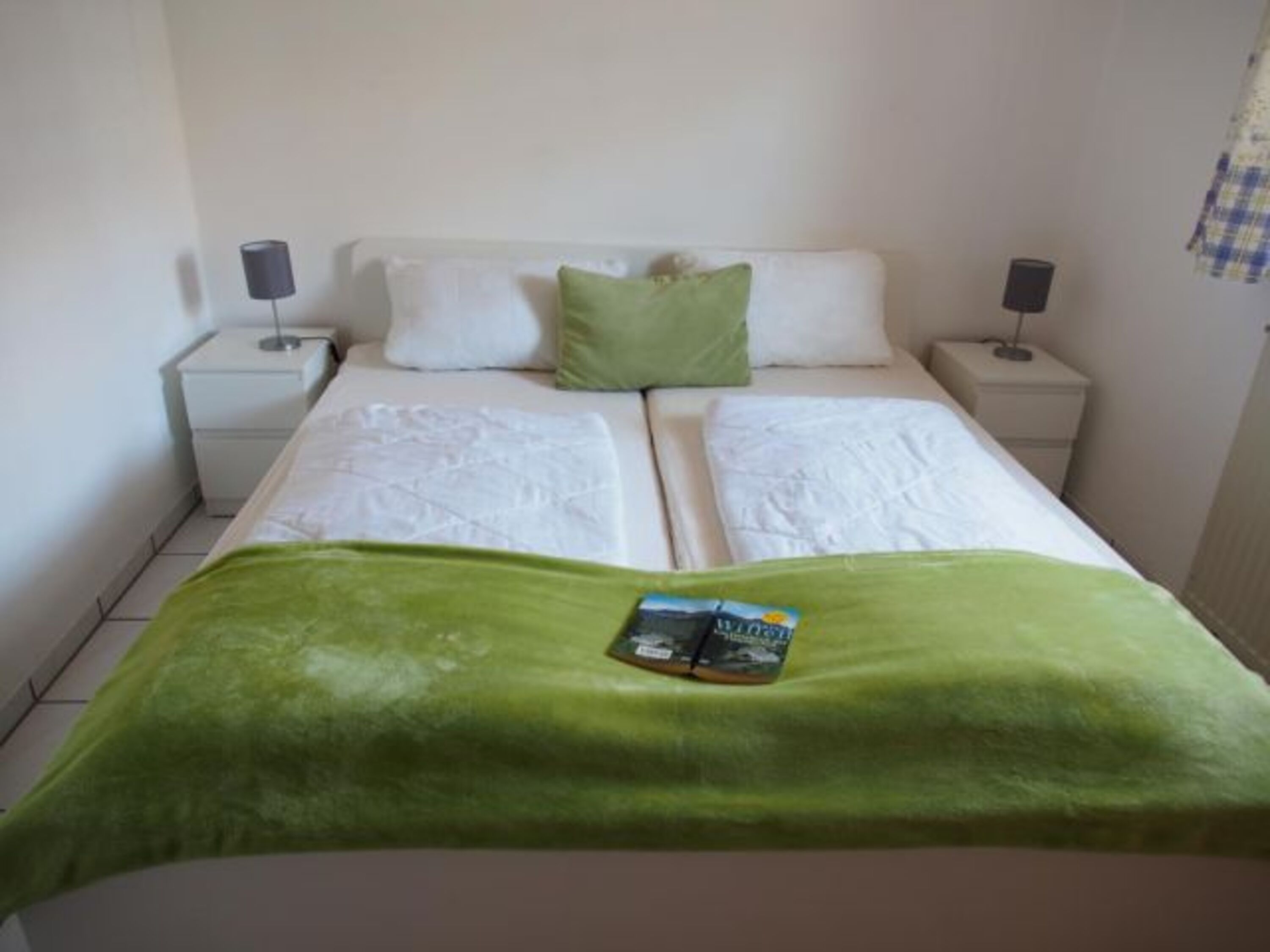 Schlafzimmer 1