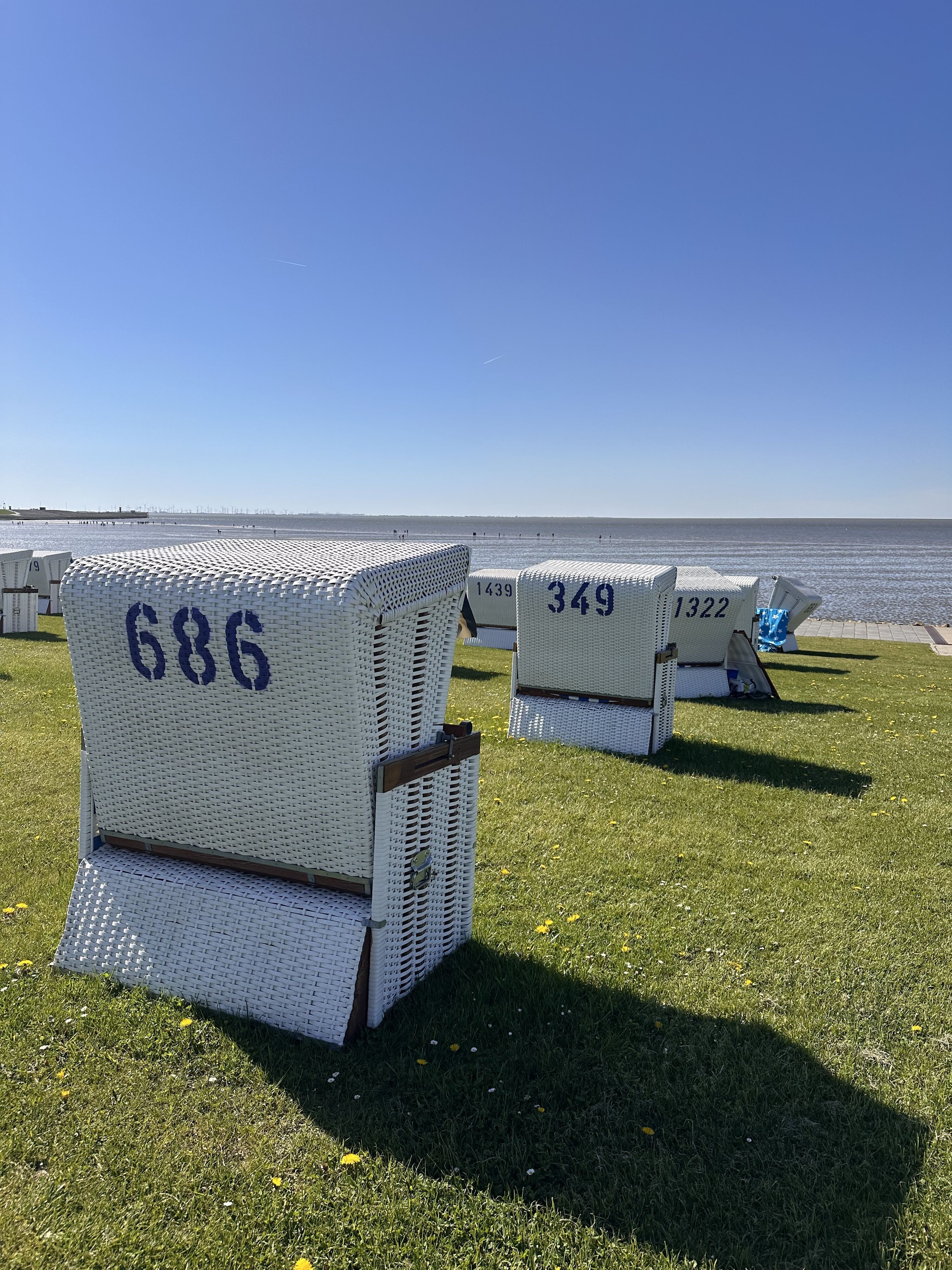 Strandkorb am Deich