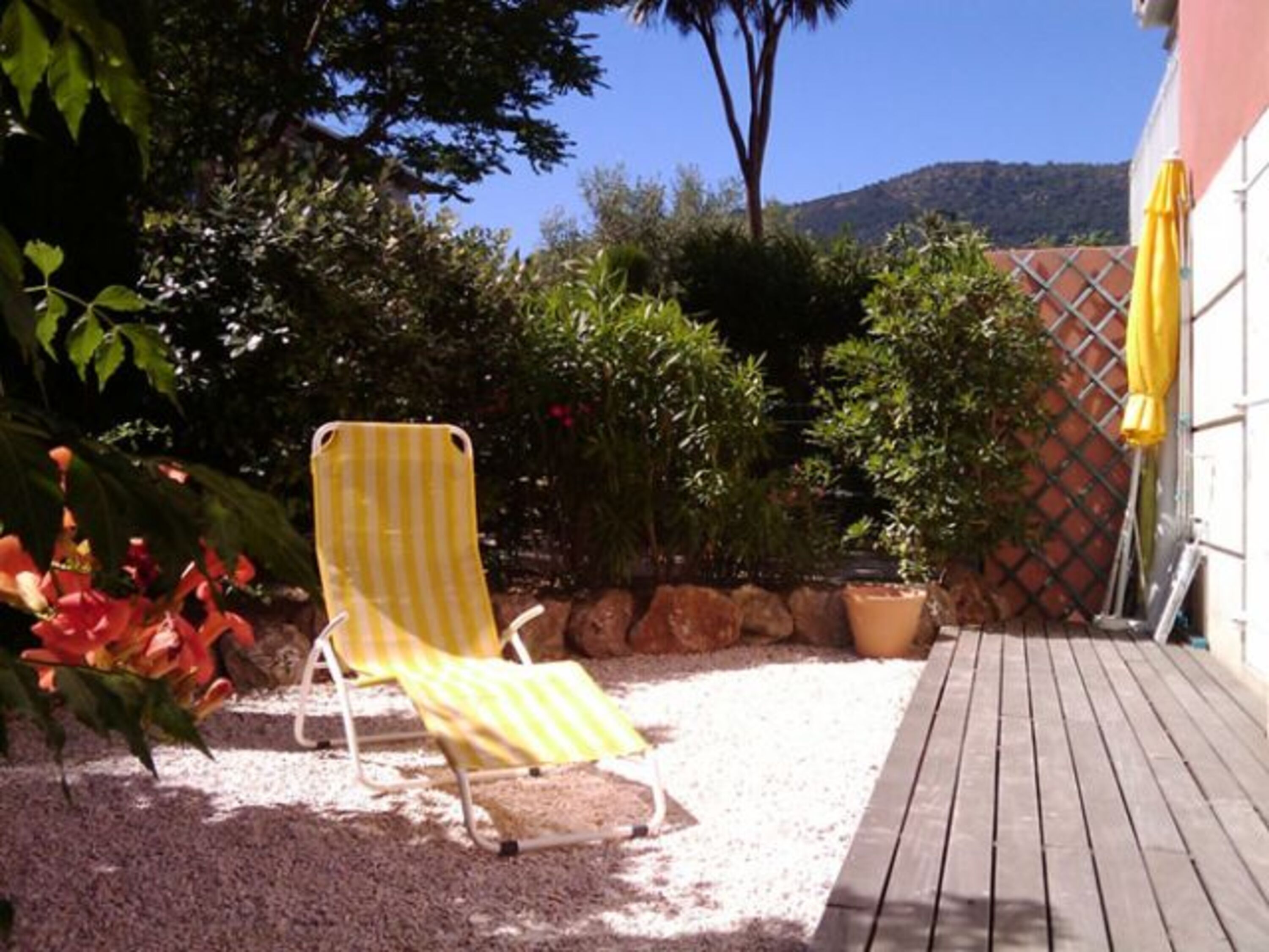 Garten vor den Schlafzimmern