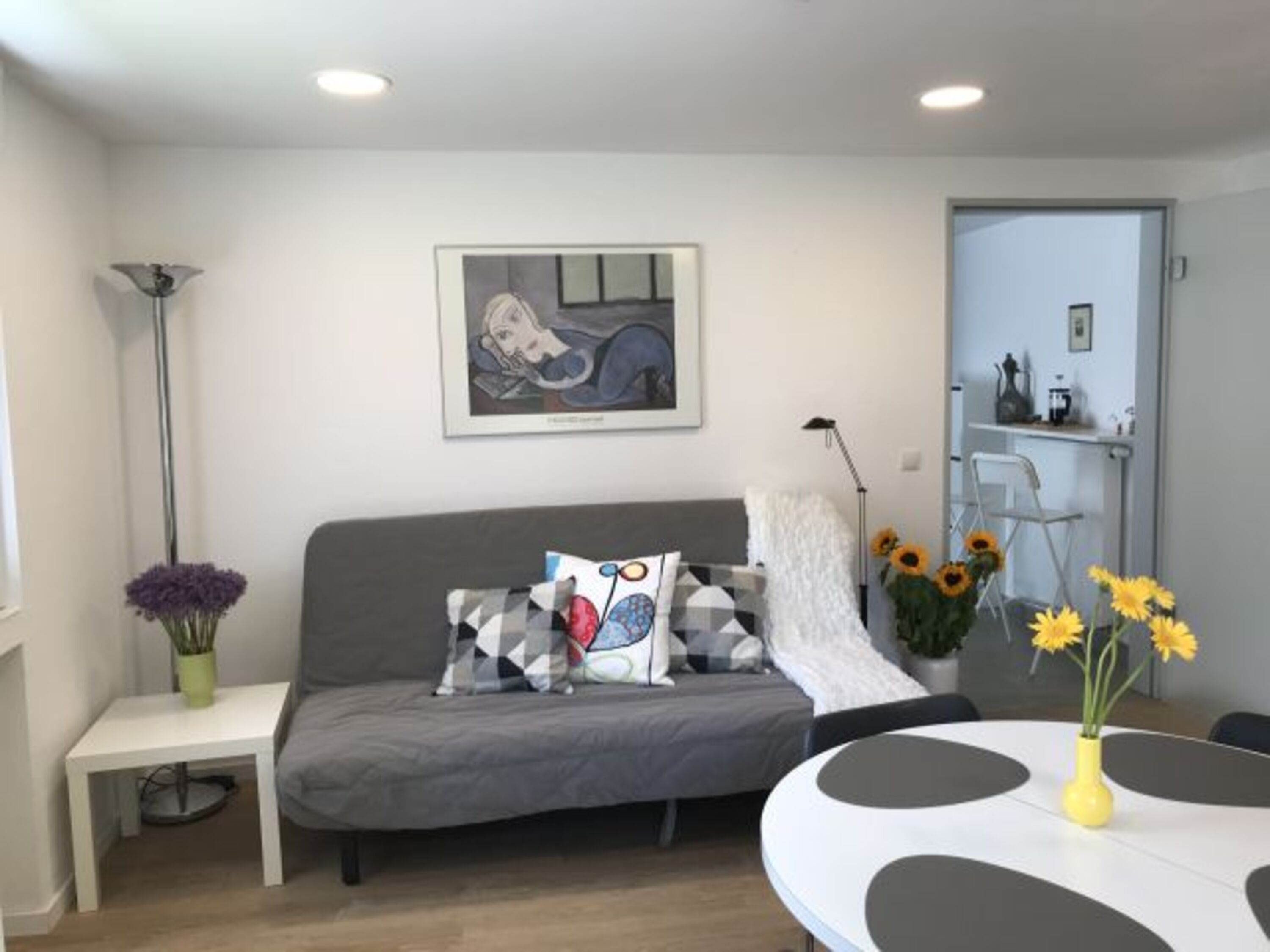 Wohnzimmer mit Ausziehcouch