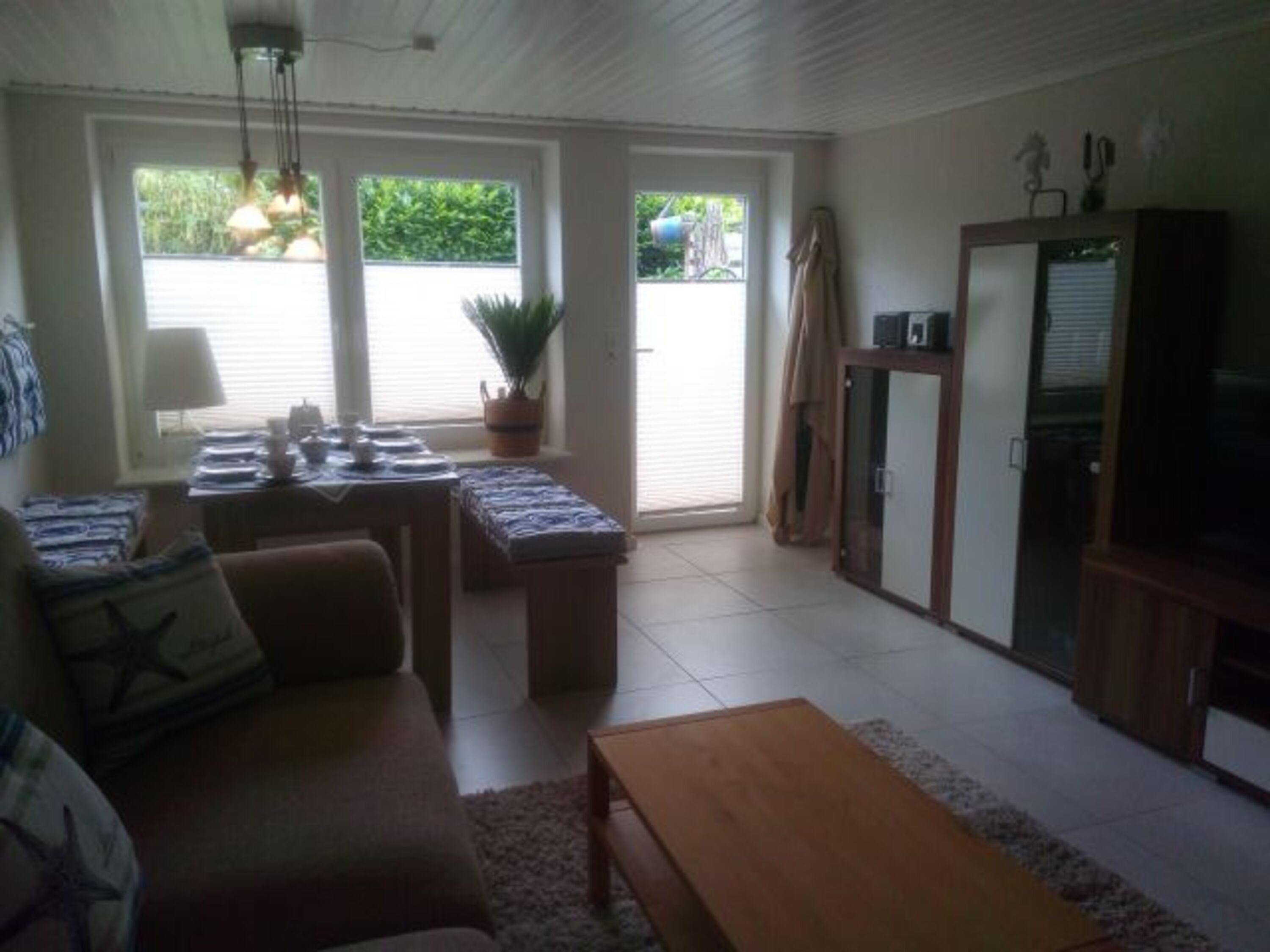 Wohnzimmer Ausgang zur Terrasse